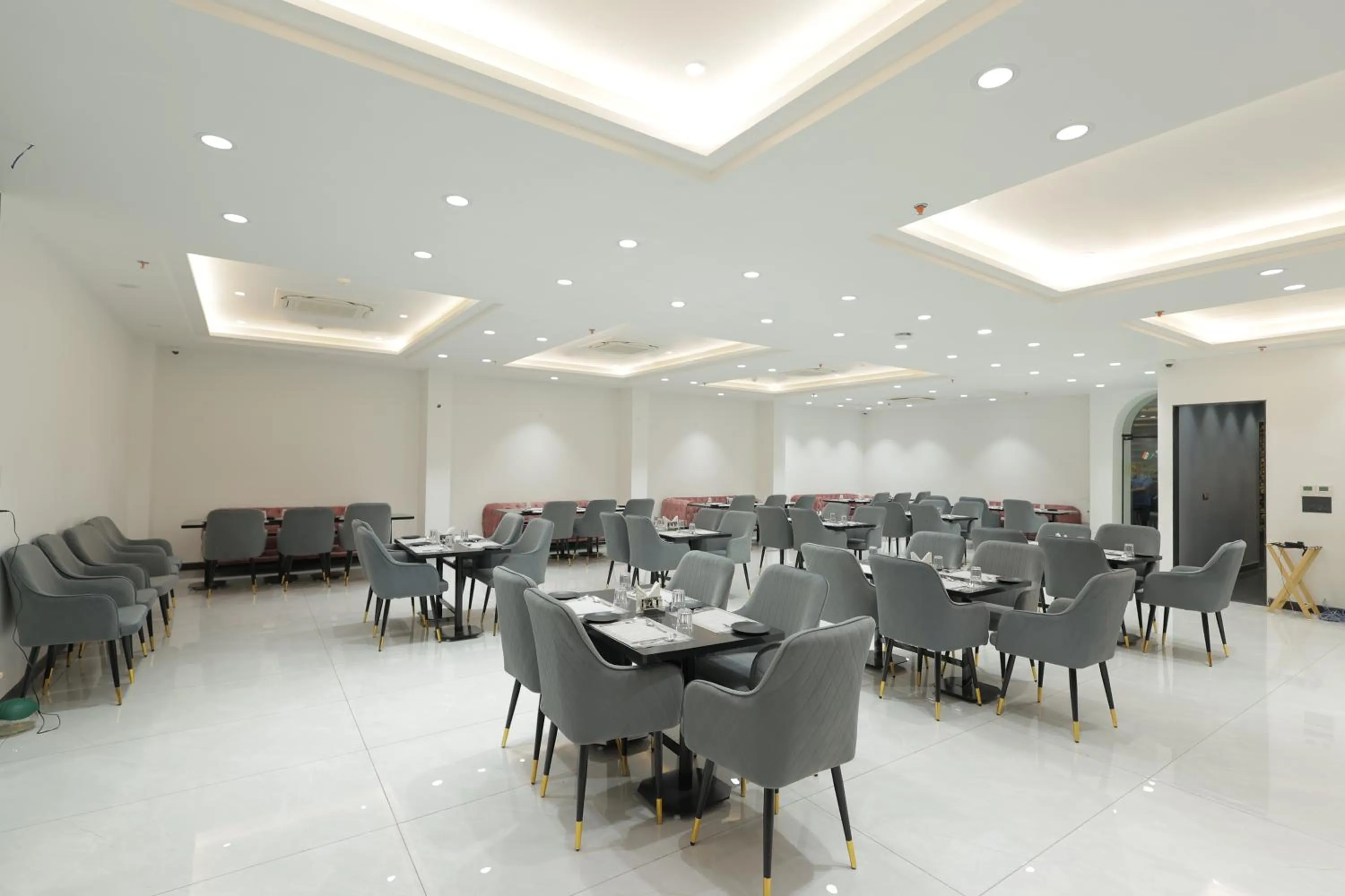 Restaurant/places to eat in SNJ Taj Grand