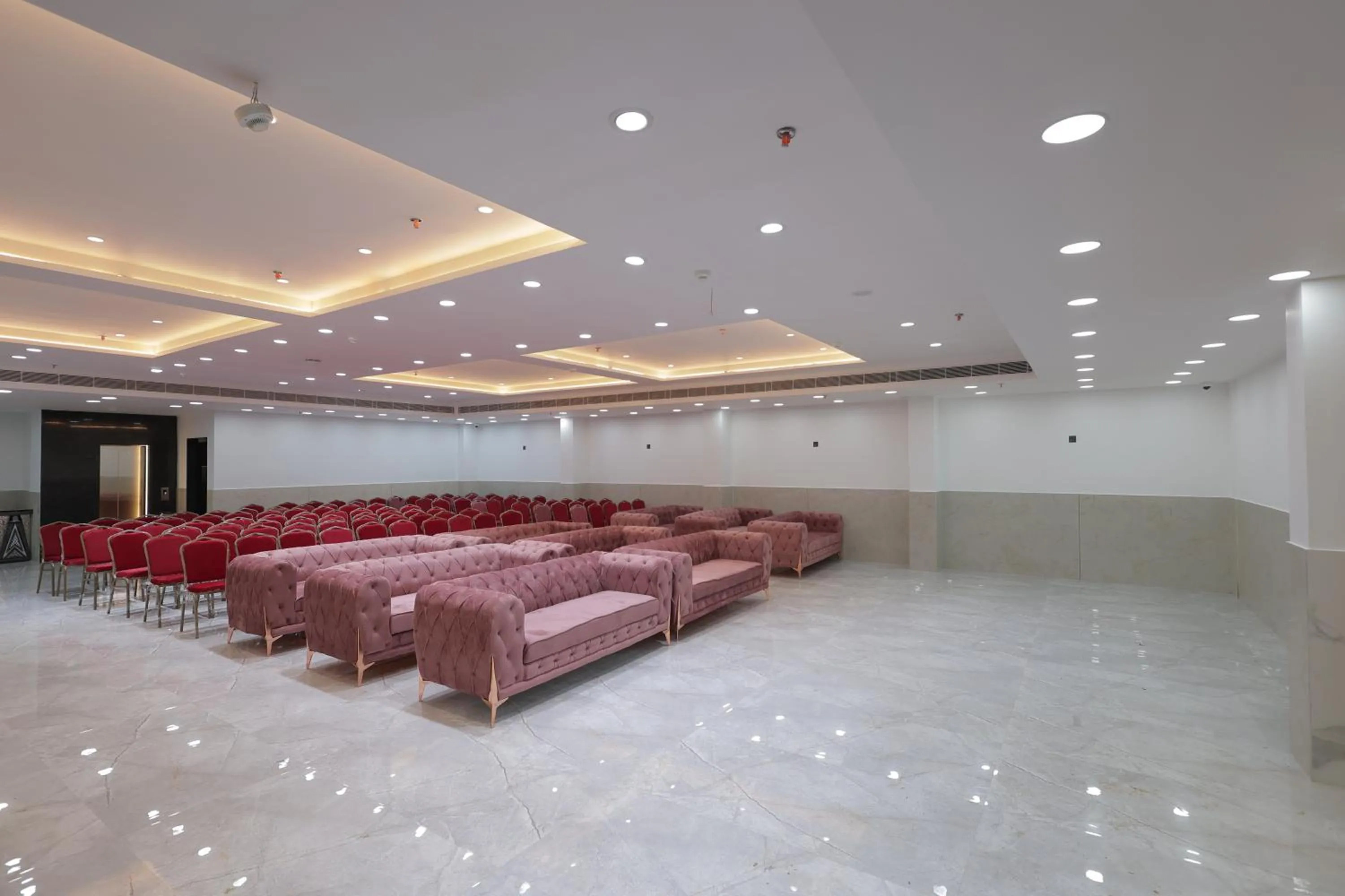 Banquet/Function facilities in SNJ Taj Grand