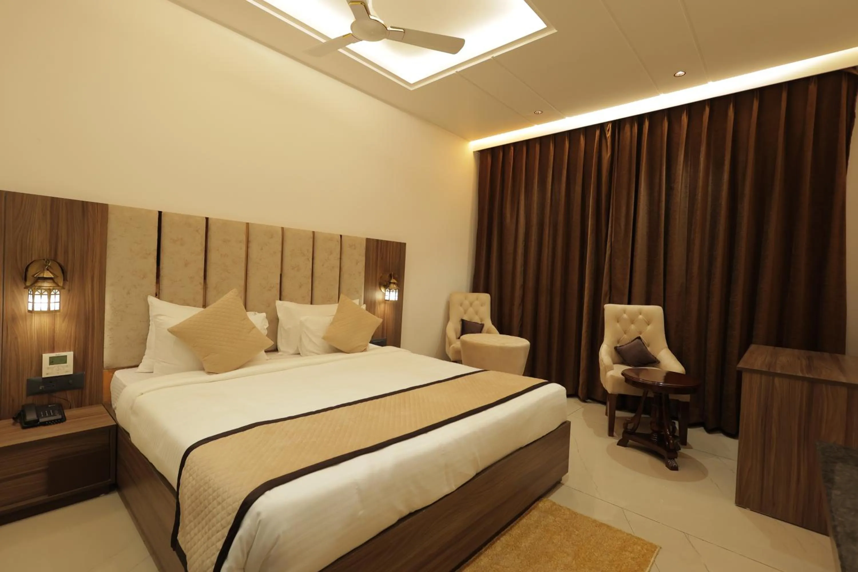 Bedroom, Bed in SNJ Taj Grand