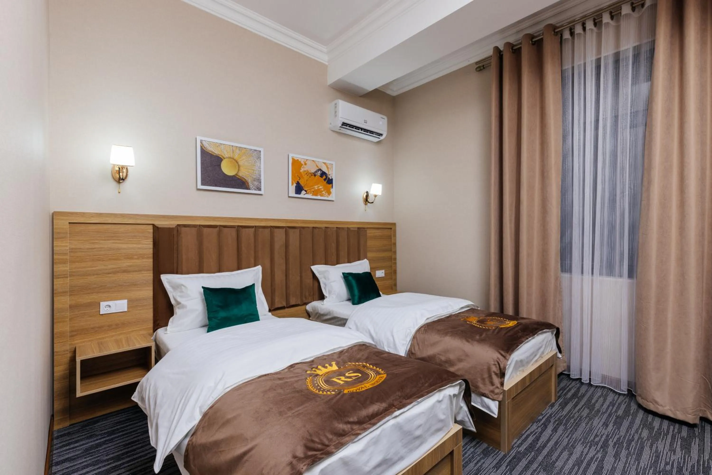 Deluxe Twin Room in Royal Sebzor Hotel