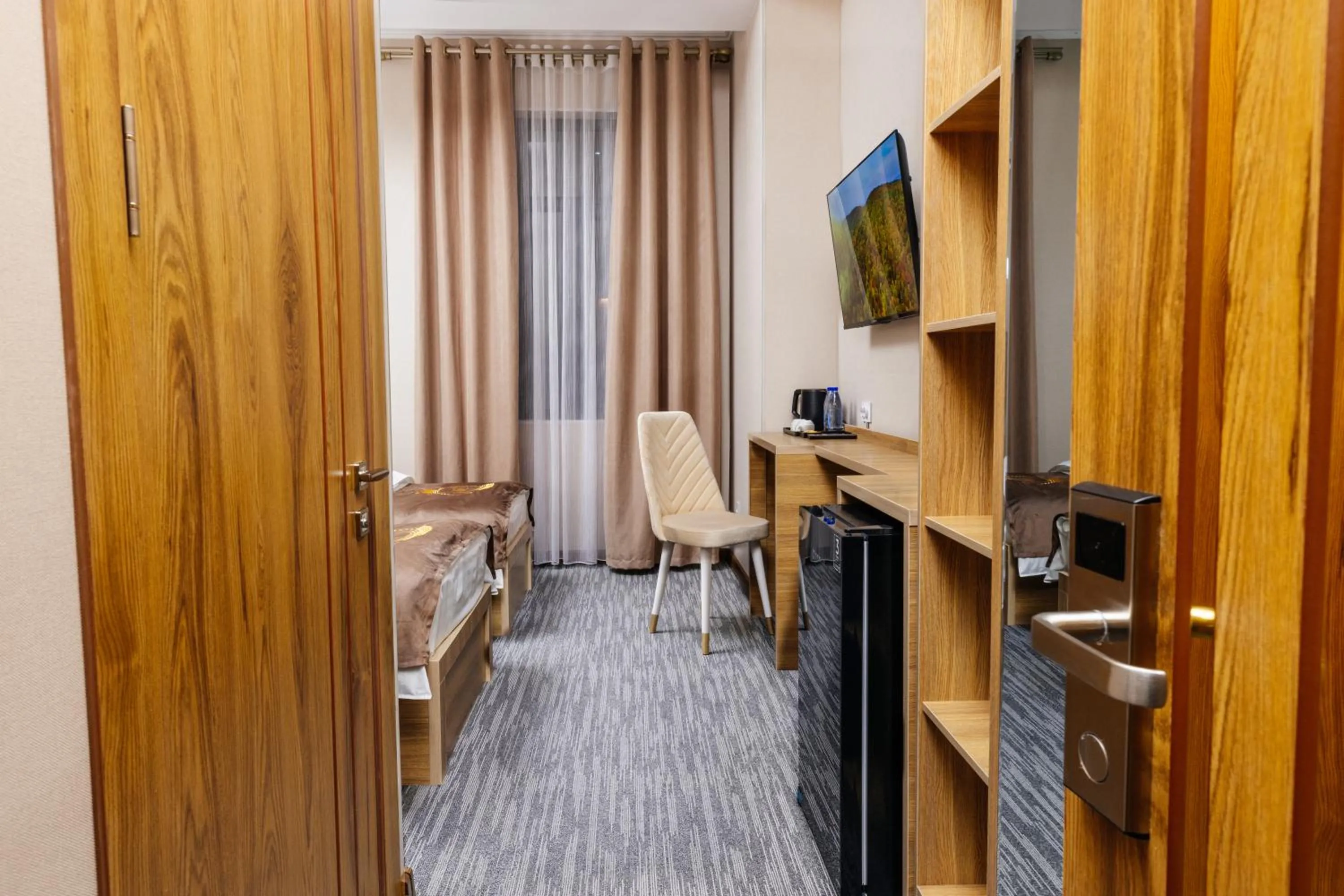 Deluxe Twin Room in Royal Sebzor Hotel