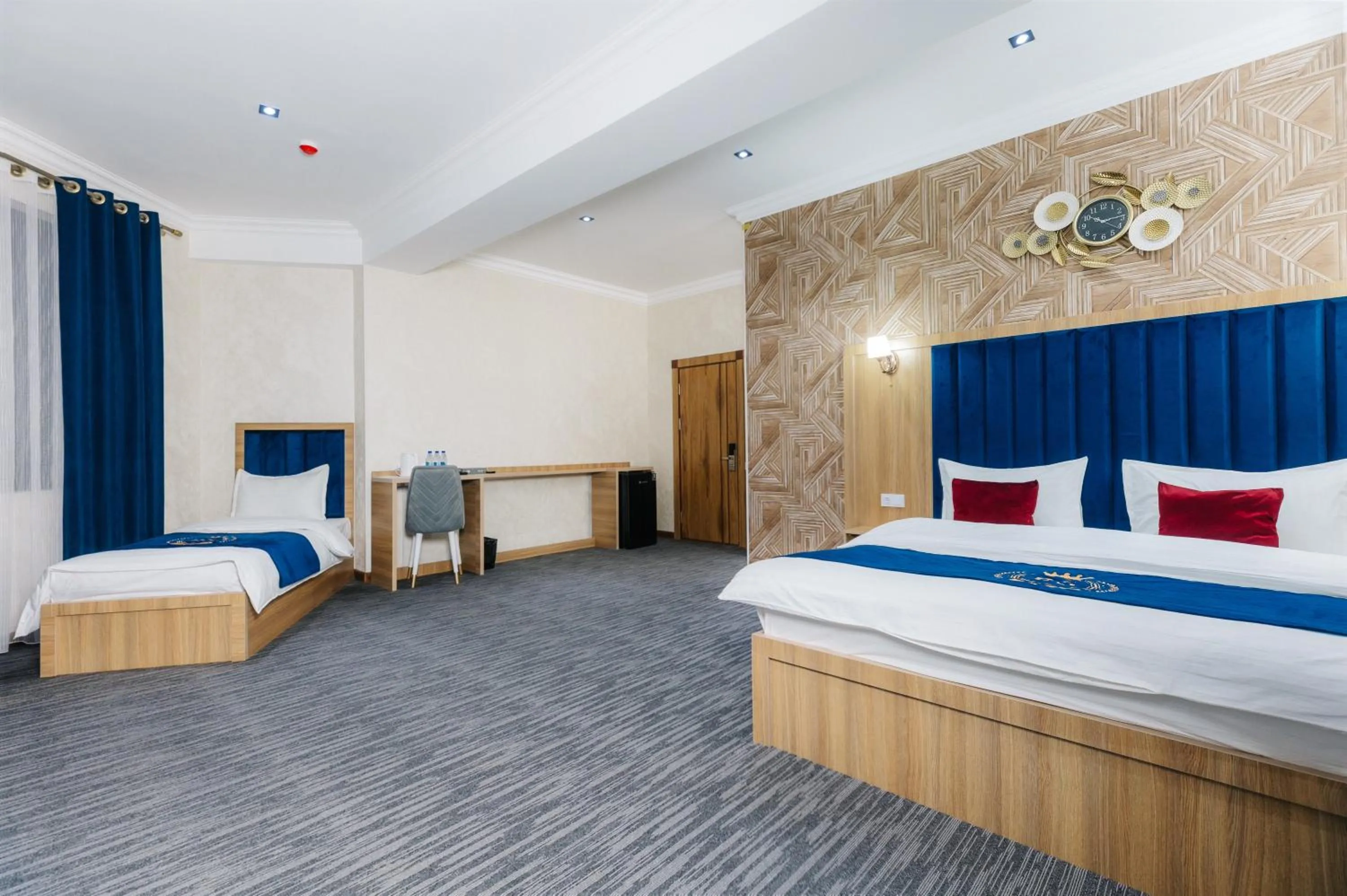 Family Suite in Royal Sebzor Hotel