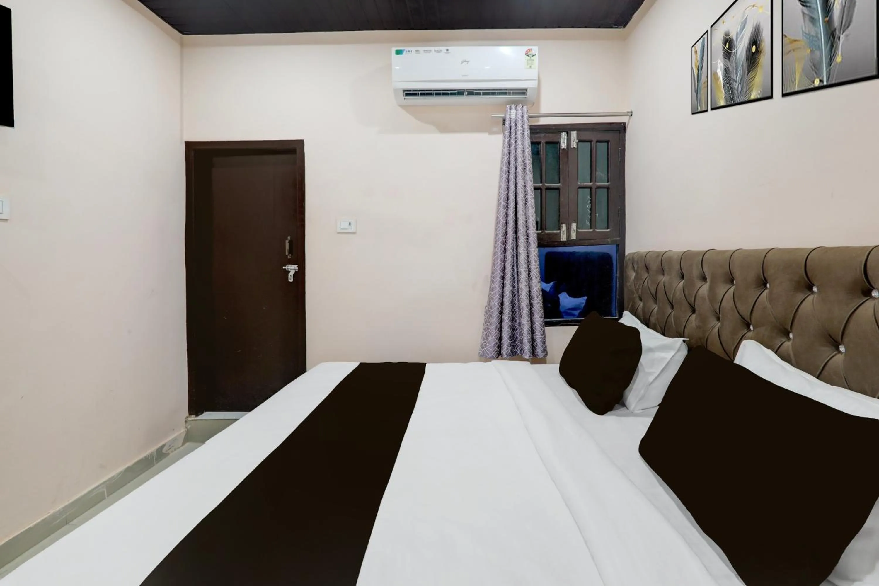 Bedroom, Bed in Super Hotel O Shri Buddheshwar Temple Lucknow