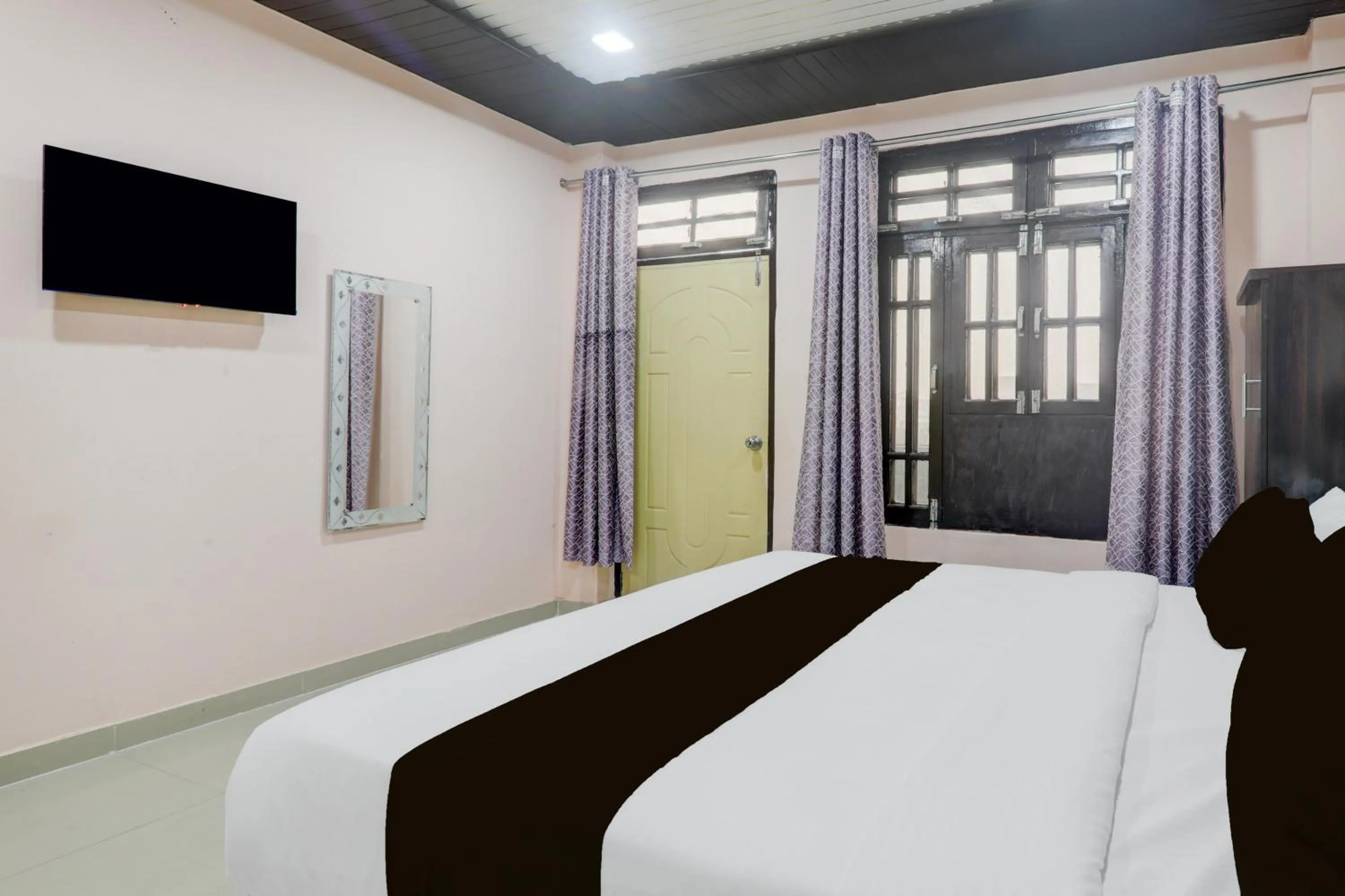 Bedroom, Bed in Super Hotel O Shri Buddheshwar Temple Lucknow