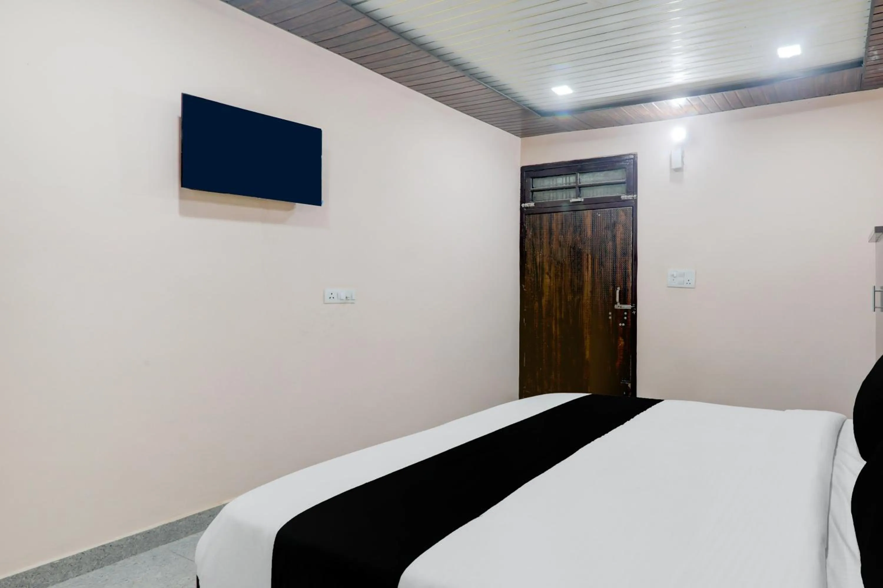 Bedroom, Bed in Super Hotel O Shri Buddheshwar Temple Lucknow