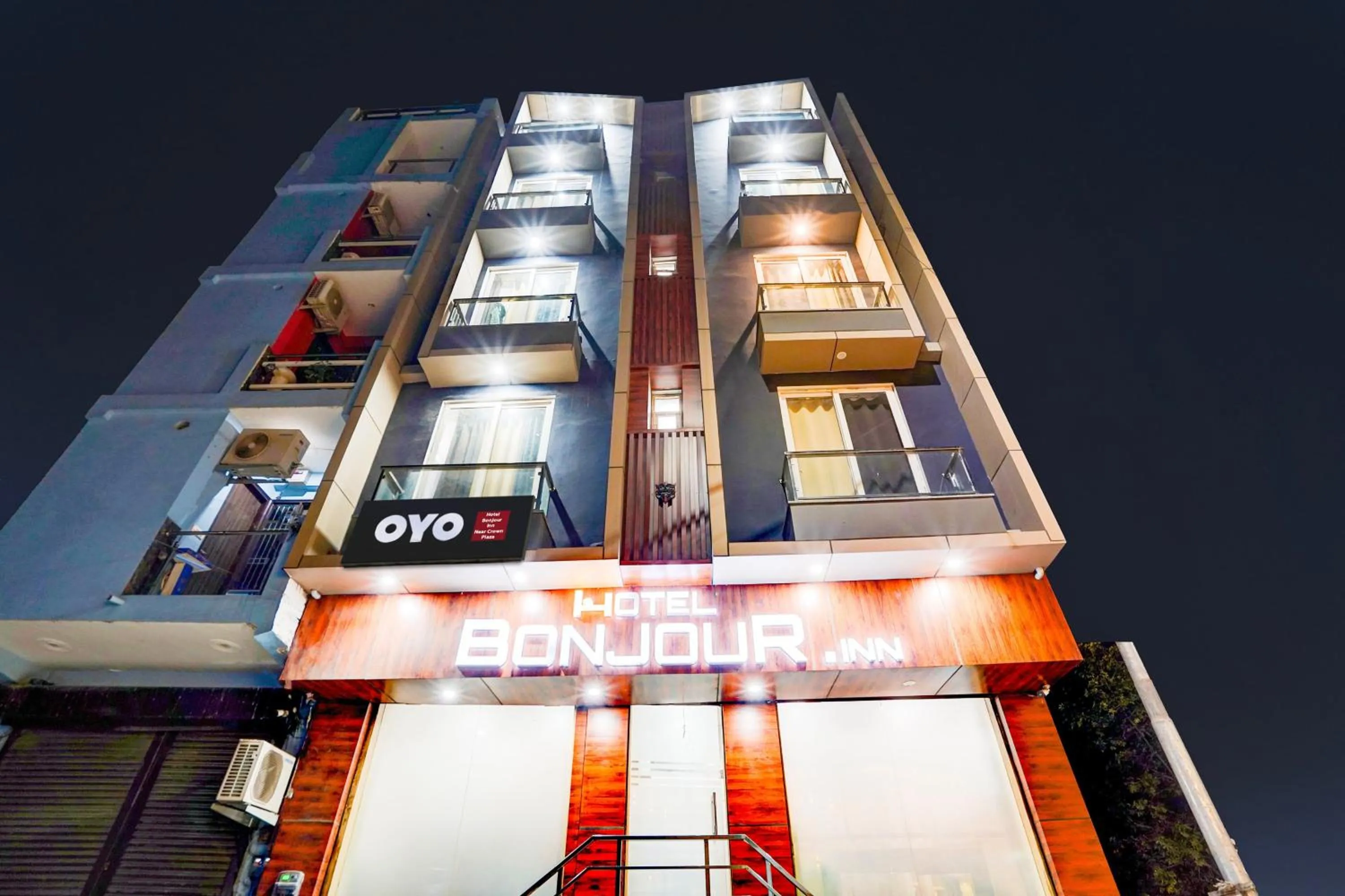 Facade/entrance in HOTEL O BONJOUR .INN NEAR CROWN PLAZA