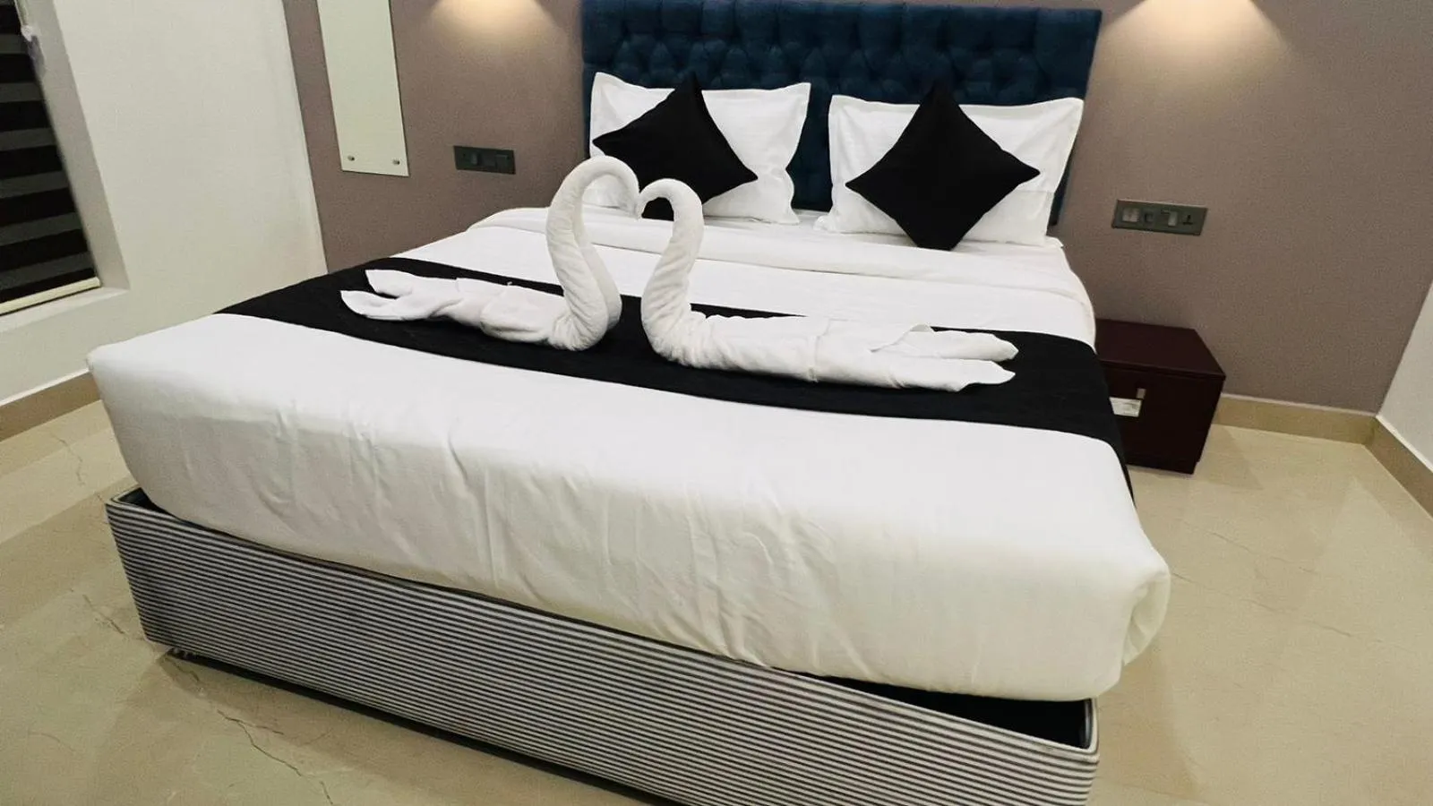 Bedroom, Bed in The Lotaz Hotel