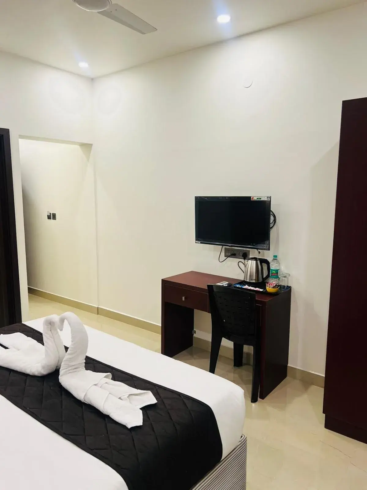 Photo of the whole room, Bed in The Lotaz Hotel Photo of the whole room, Bed in The Lotaz Hotel