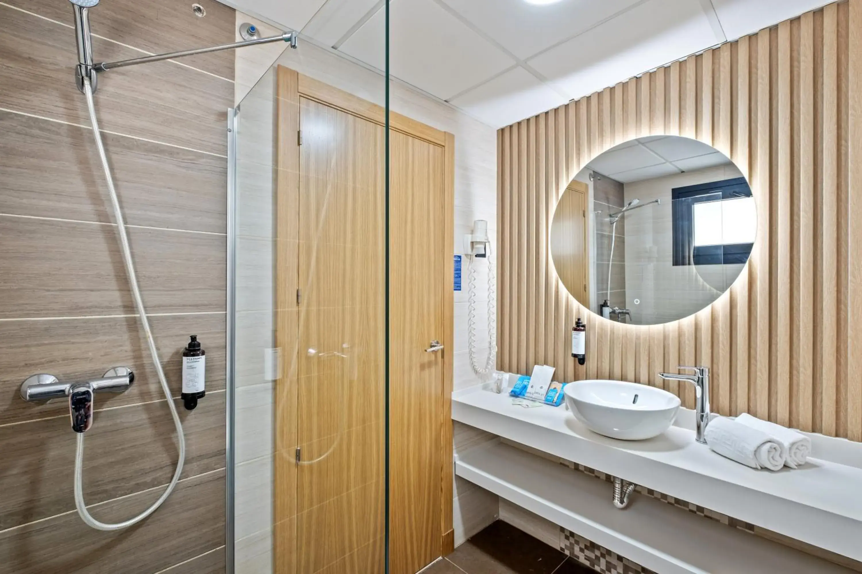 Bathroom in Hotel Puente Real Bathroom in Hotel Puente Real