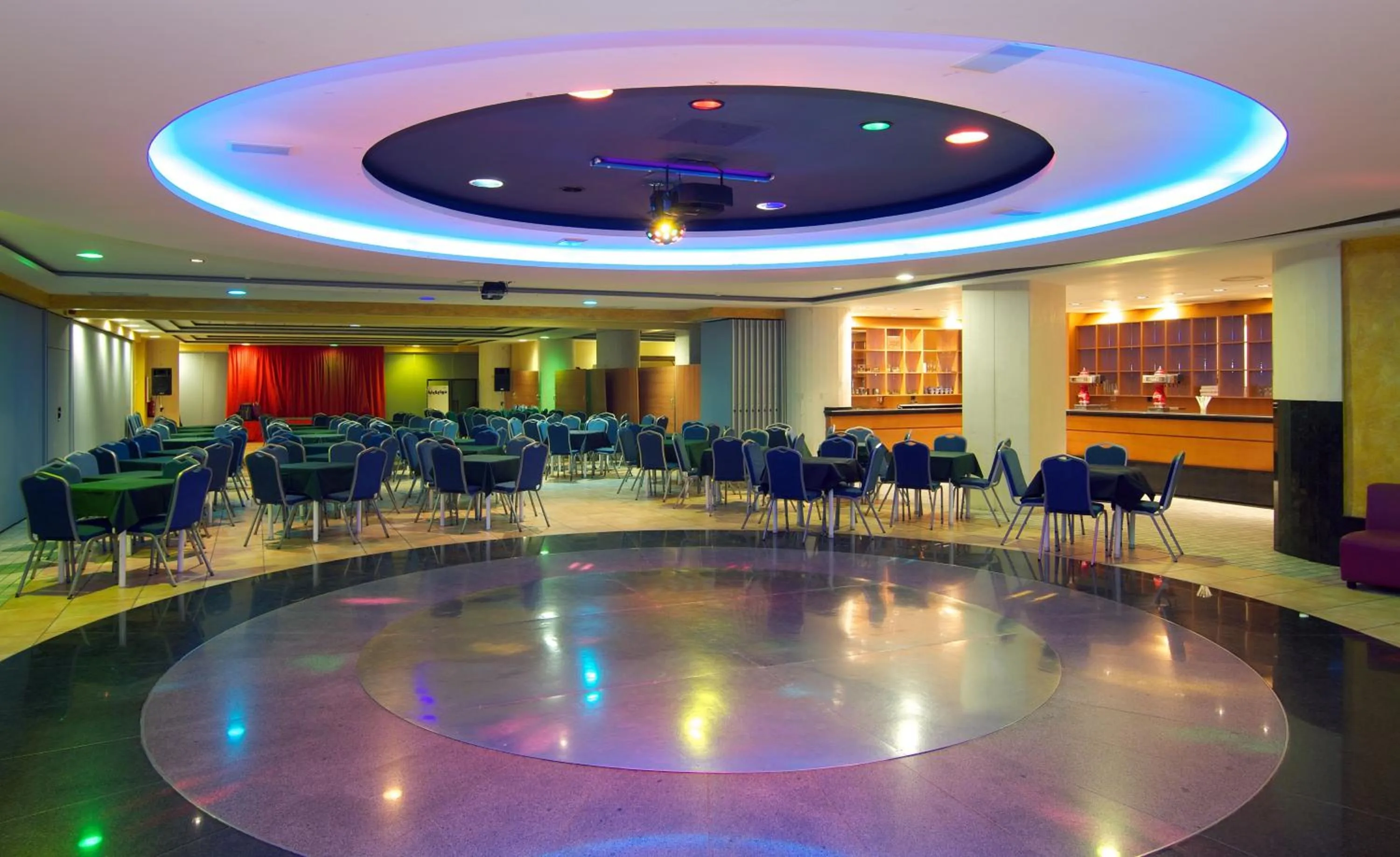 Evening entertainment in Hotel Puente Real