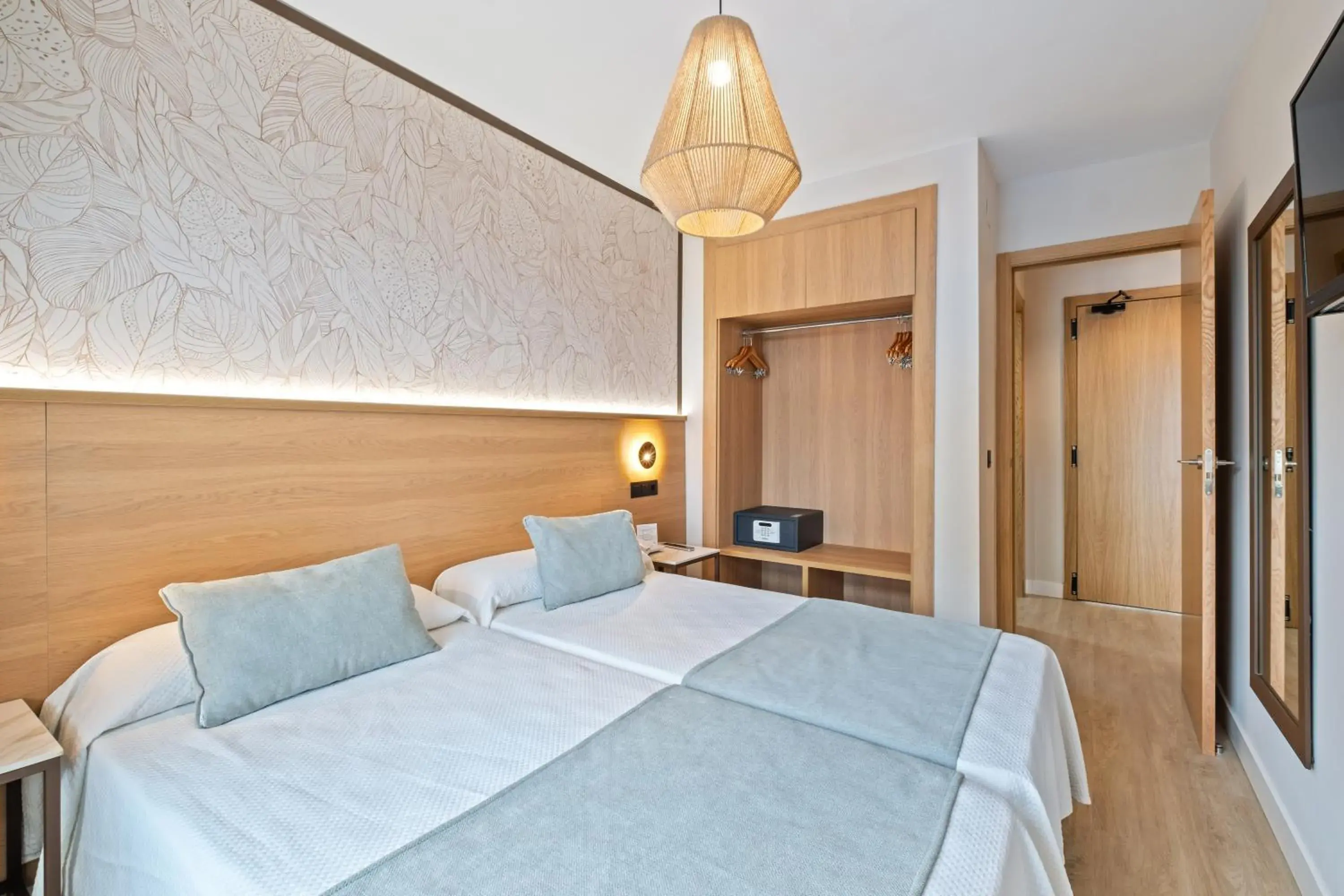 Bedroom, Bed in Hotel Puente Real Bedroom, Bed in Hotel Puente Real