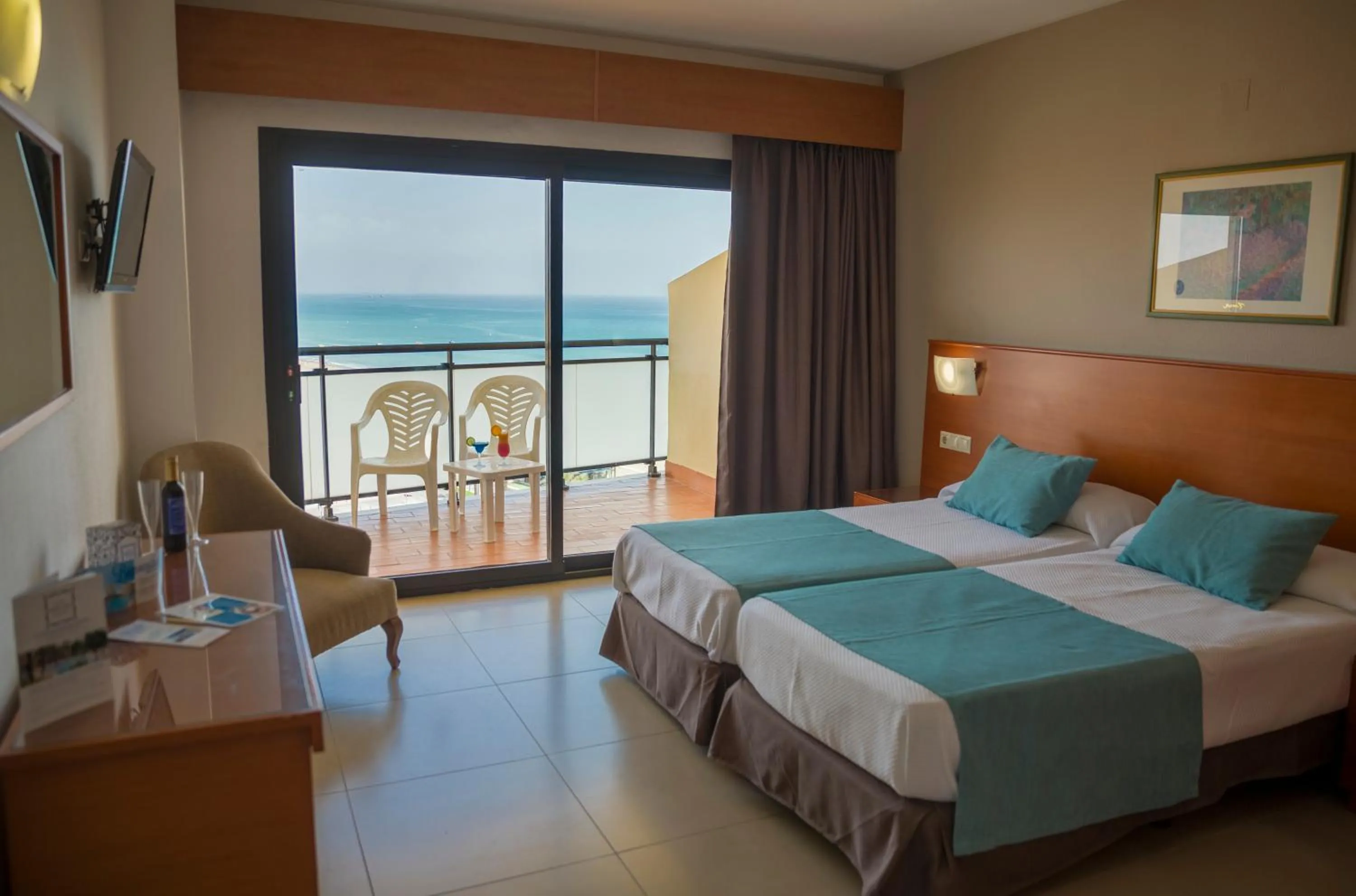 Superior Triple Room with Sea View in Hotel Puente Real