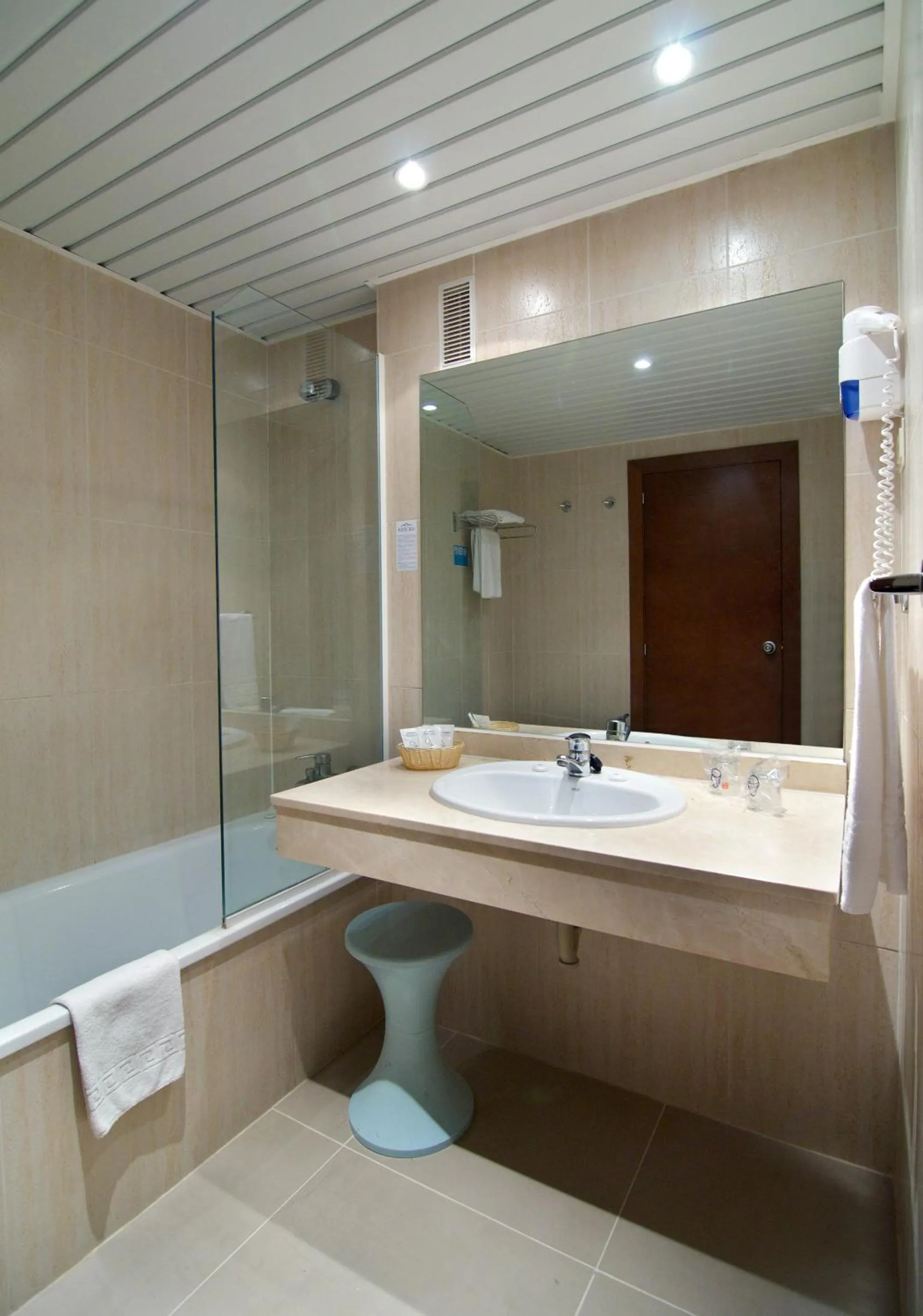 Bathroom in Hotel Puente Real