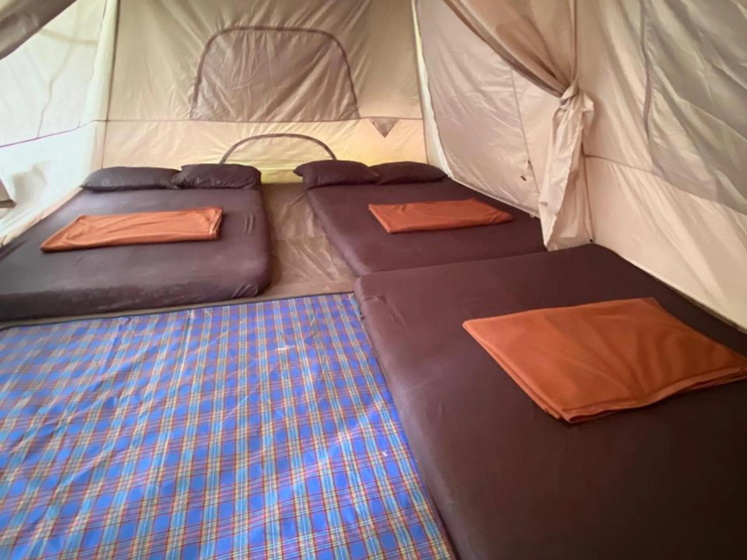 Bed in corak alam glamping