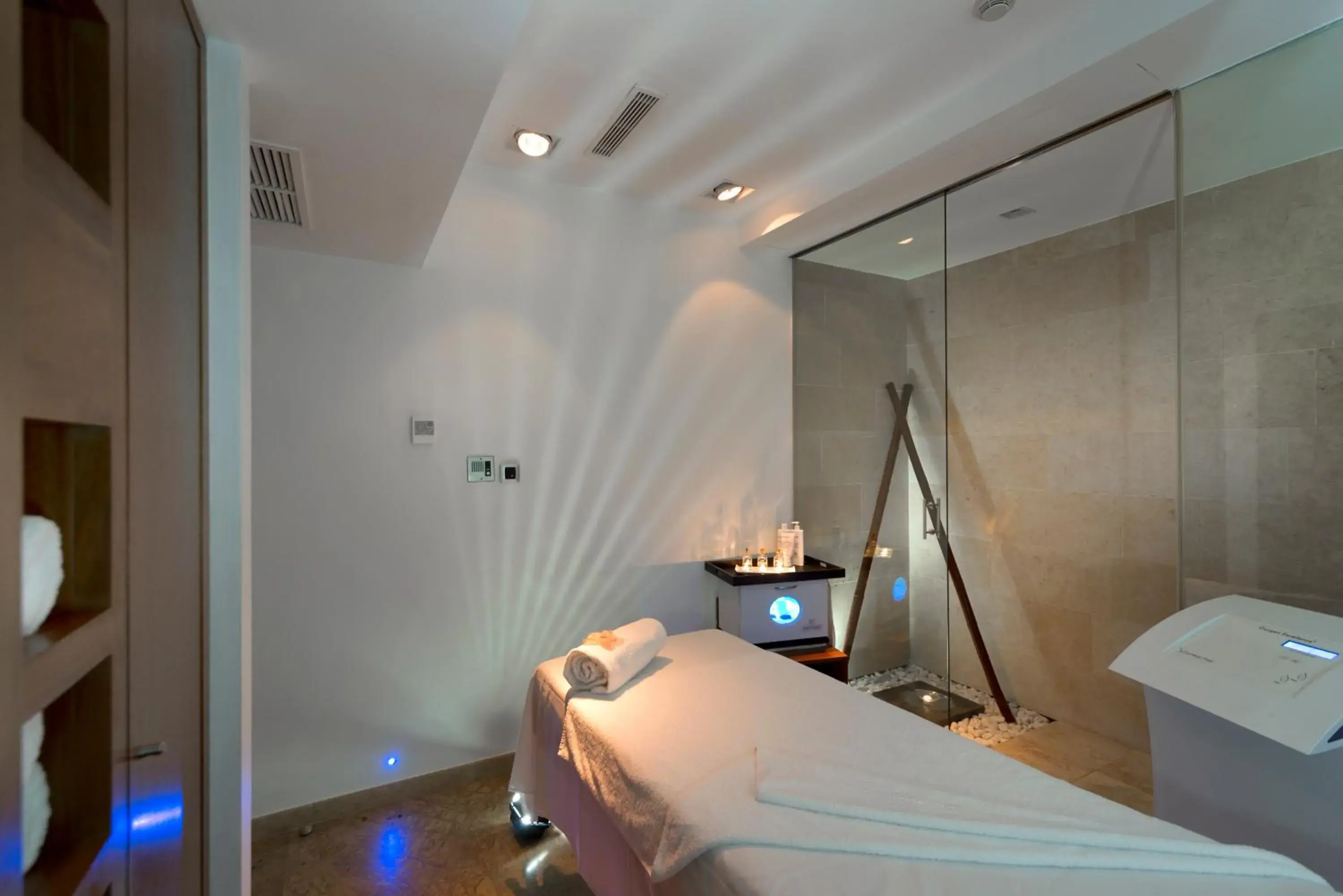 Massage, Bed in Eurostars Palacio Buenavista Massage, Bed in Eurostars Palacio Buenavista