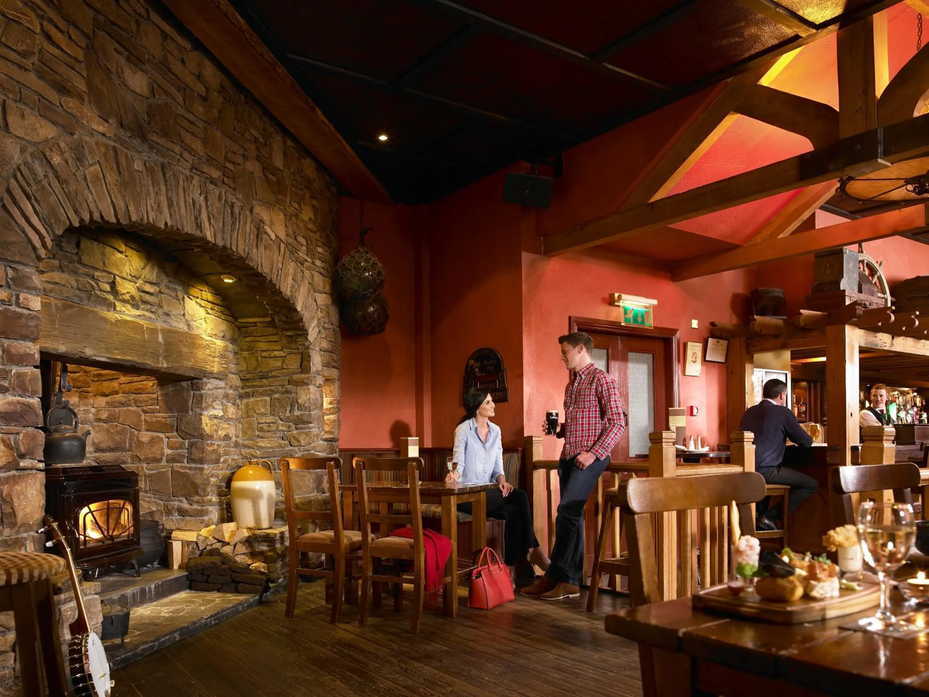 Lounge or bar in Galway Bay Hotel Conference & Leisure Centre