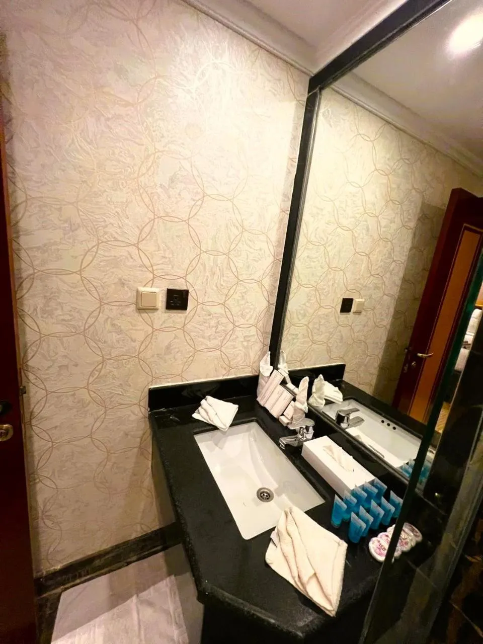 Bathroom, Bed in Maysan Al Maqam Hotel