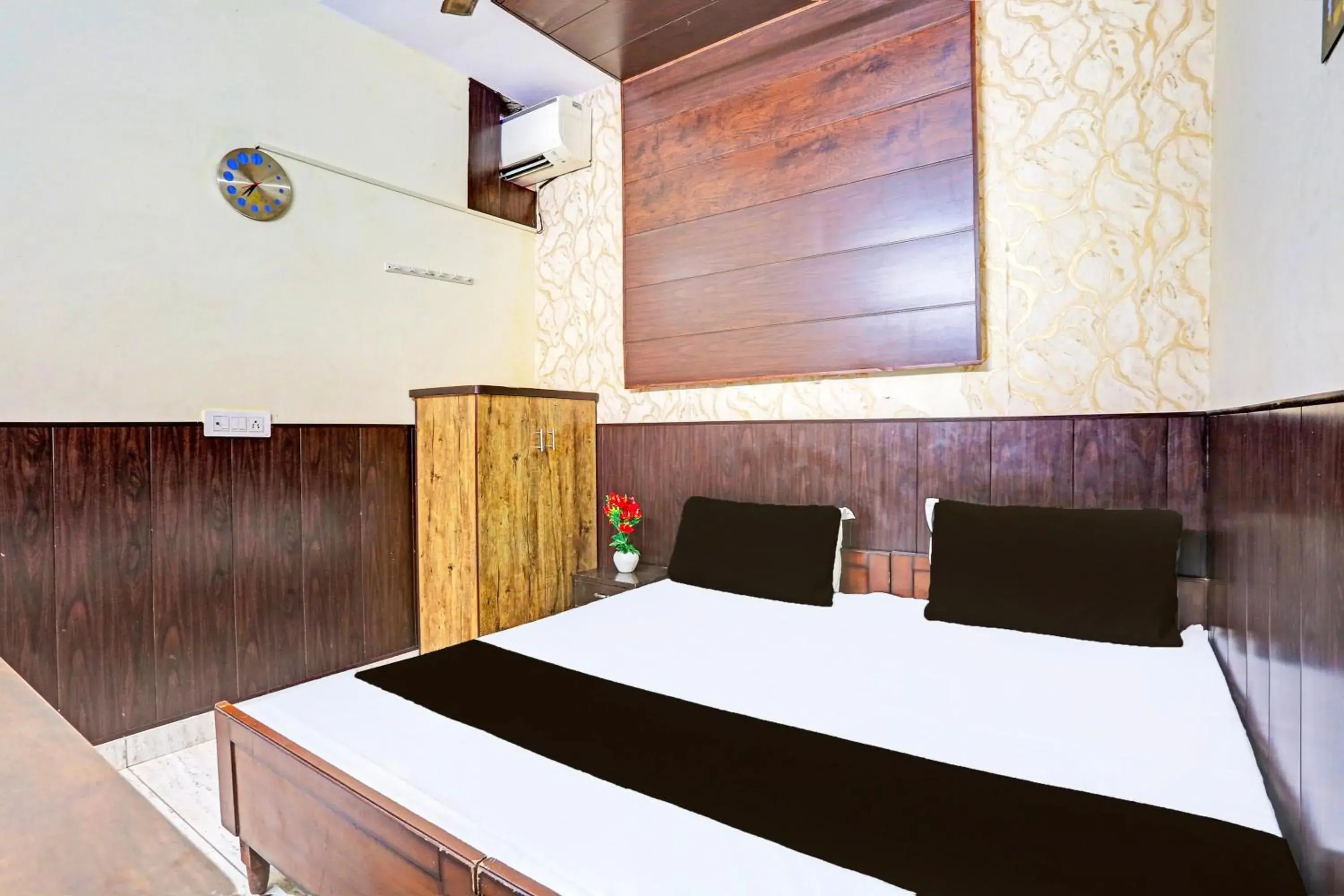 Classic Triple Room - single occupancy in Hotel O cozy suits Classic Triple Room - single occupancy in Hotel O cozy suits