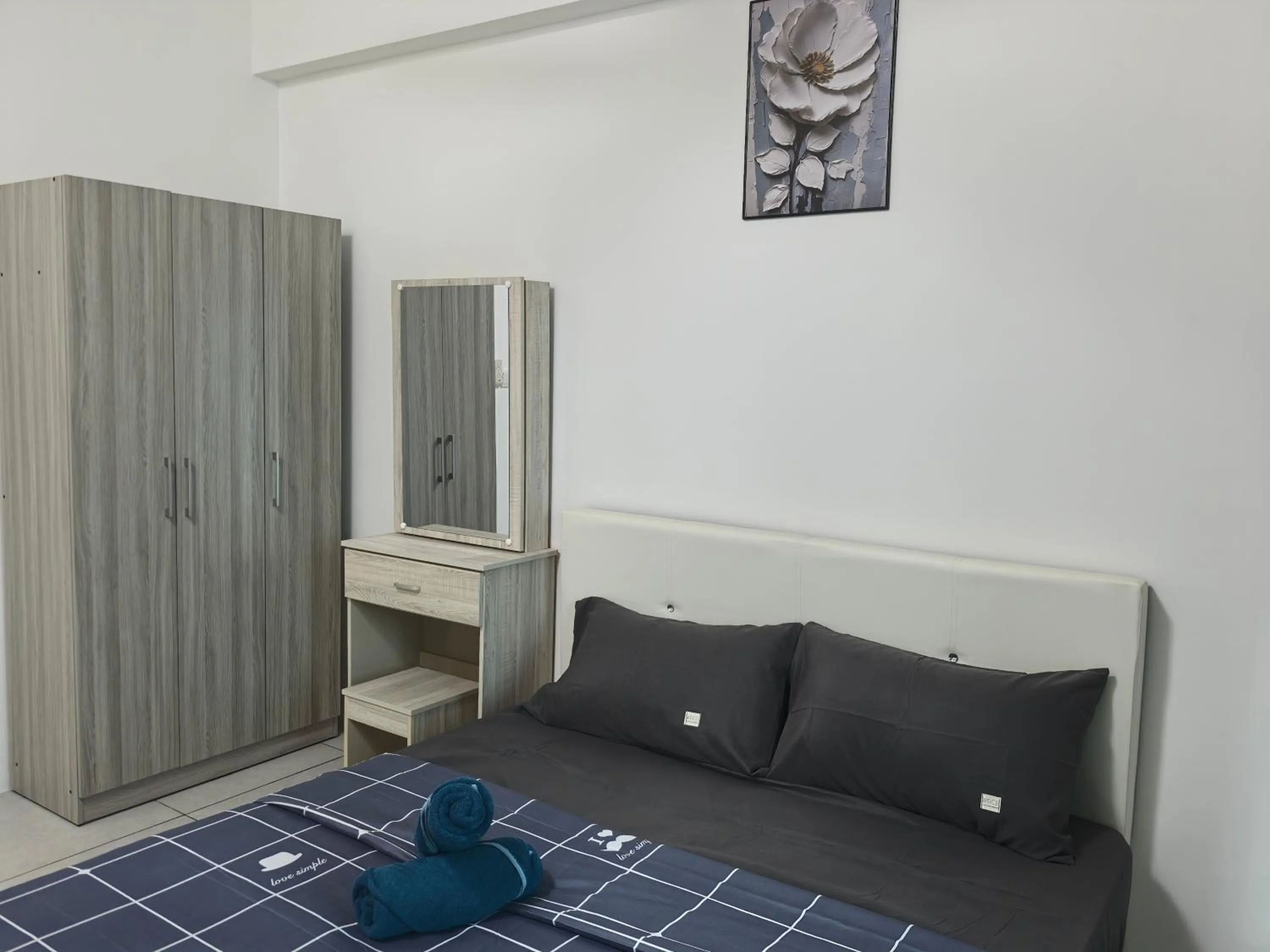 Bed in Bahagia Family House in Meritus