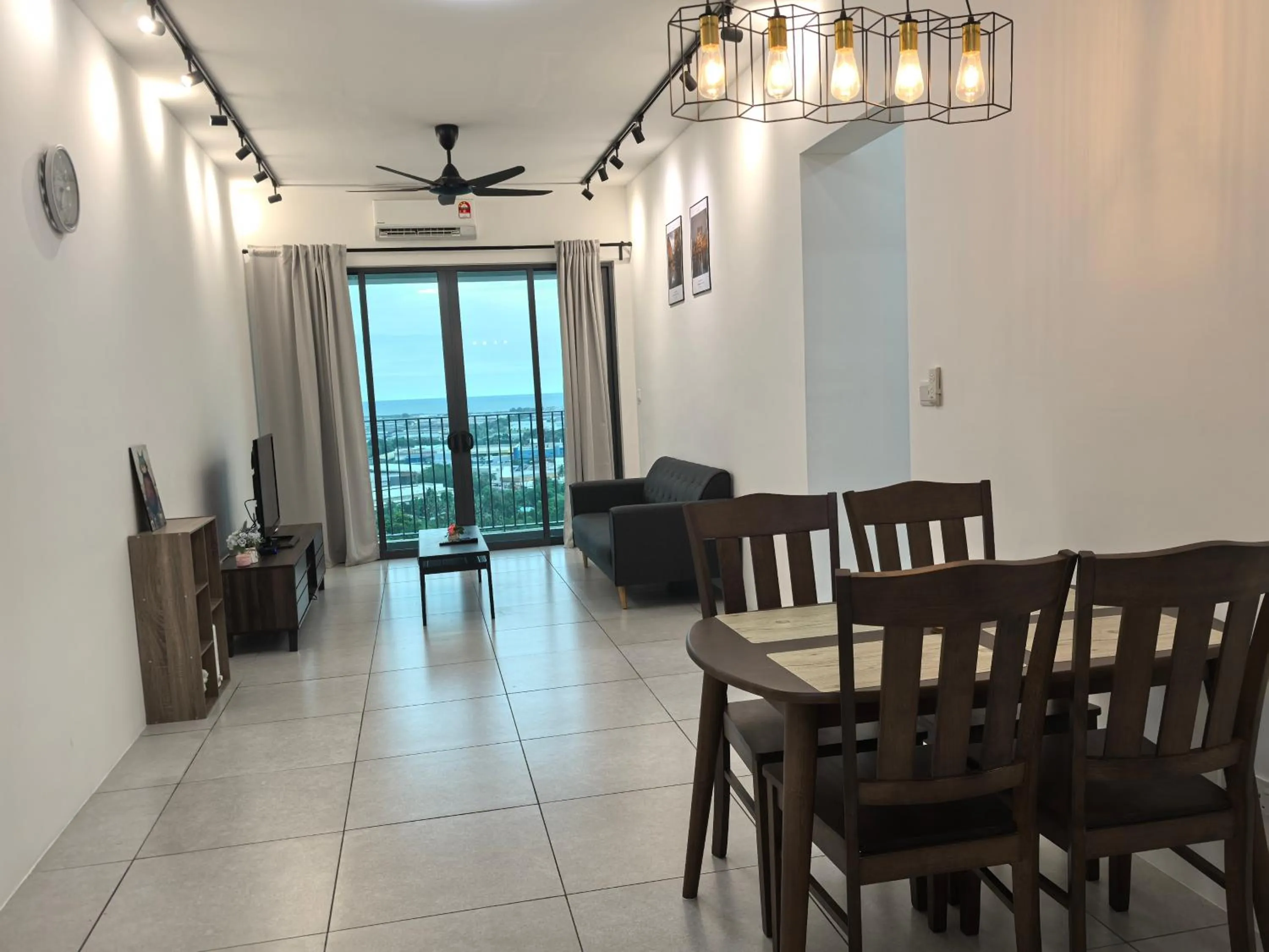 Bahagia Family House in Meritus