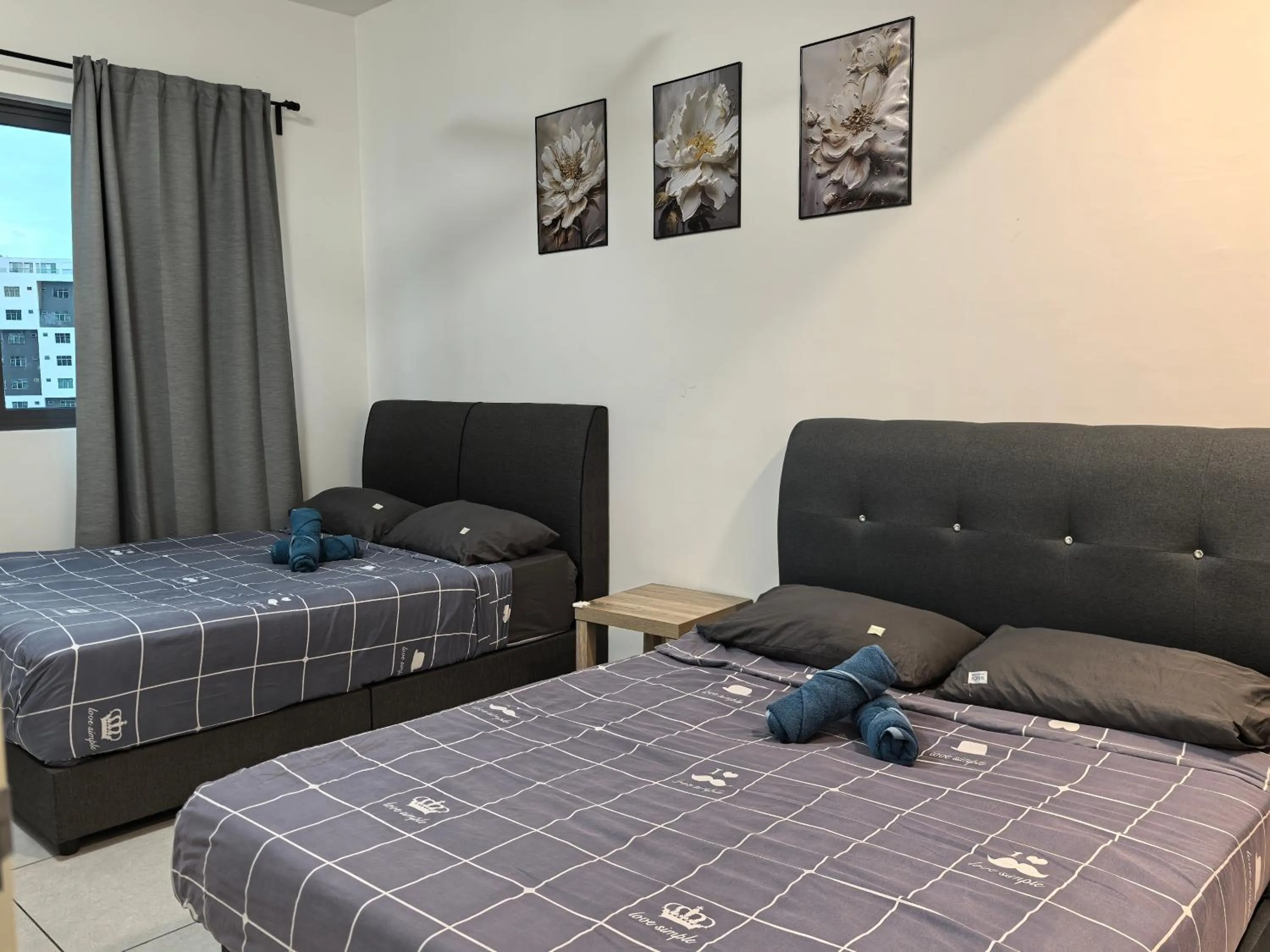 Bed in Bahagia Family House in Meritus