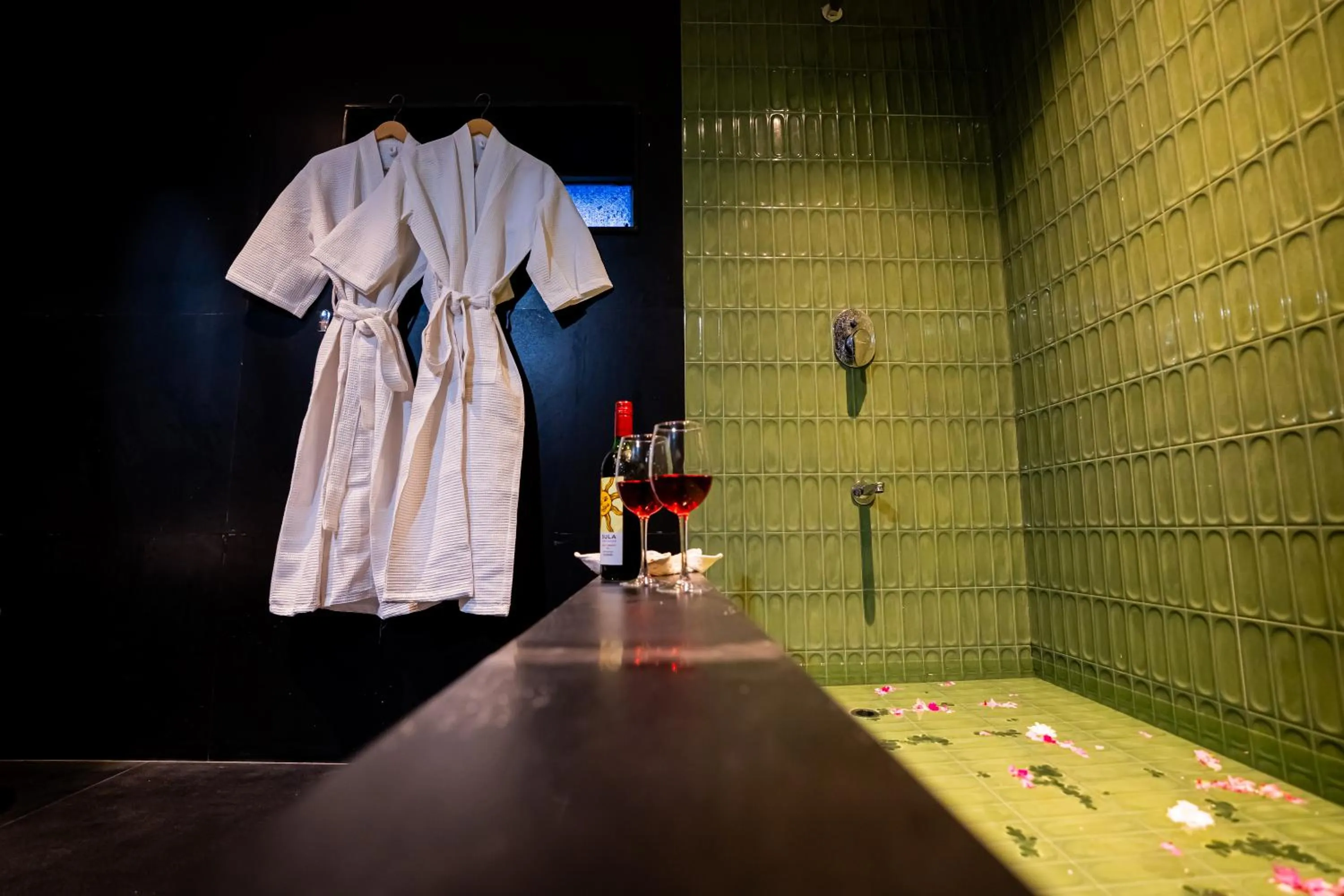 Bath in The Marwar Hotel & Gardens