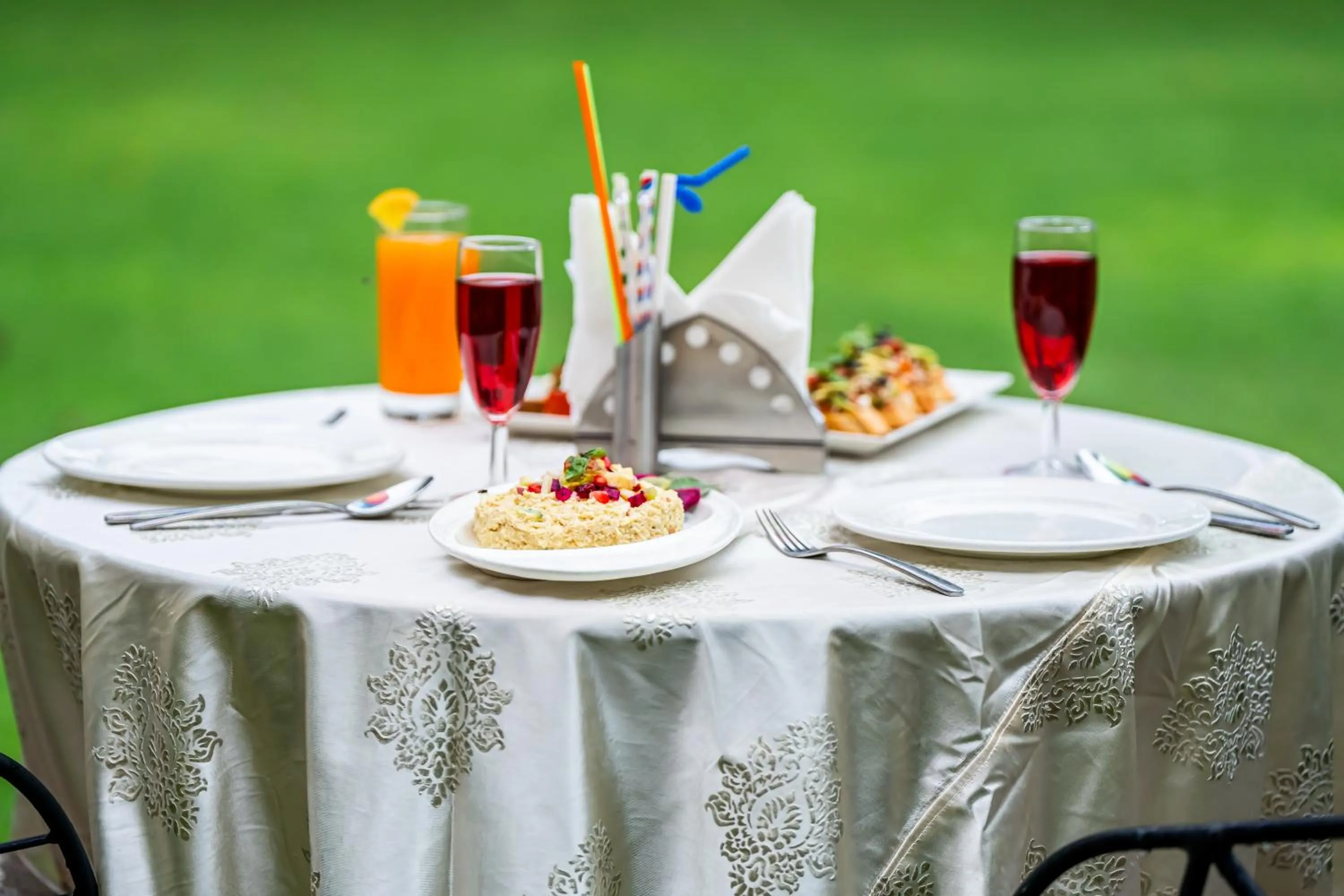 Food and drinks in The Marwar Hotel & Gardens