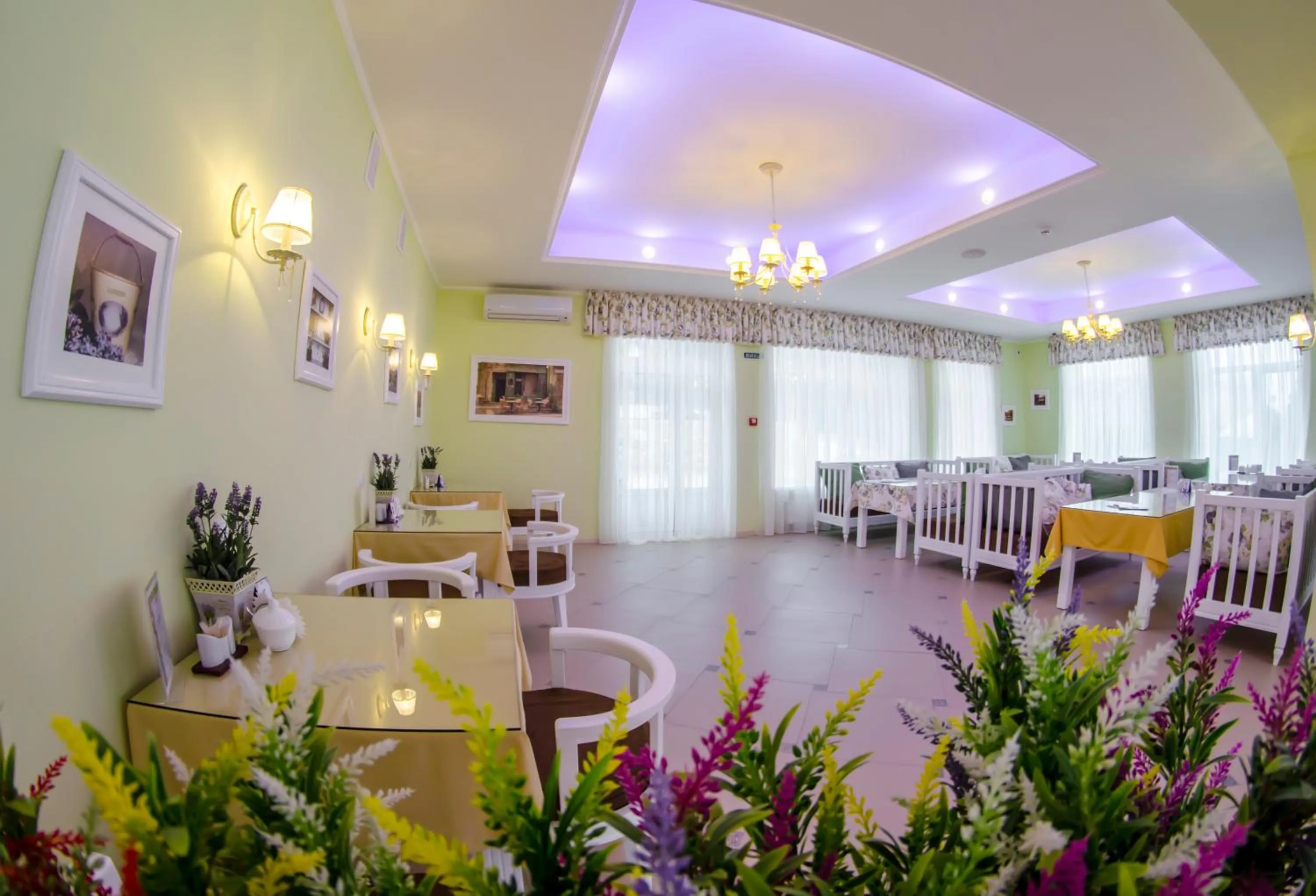 Restaurant/places to eat in VitaPark Sonyachnyy Provans