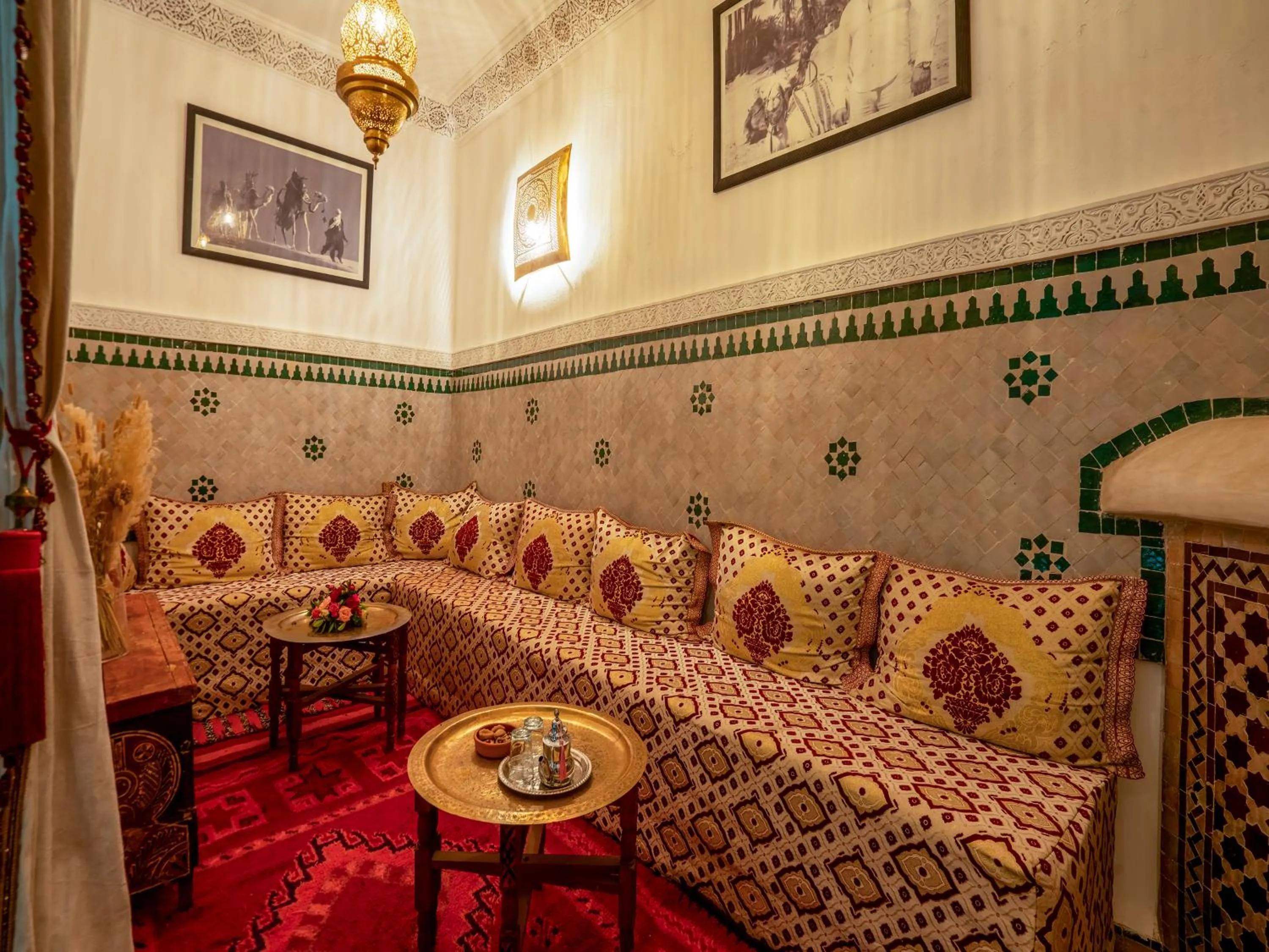 Communal lounge/ TV room in Riad Yalla habibi