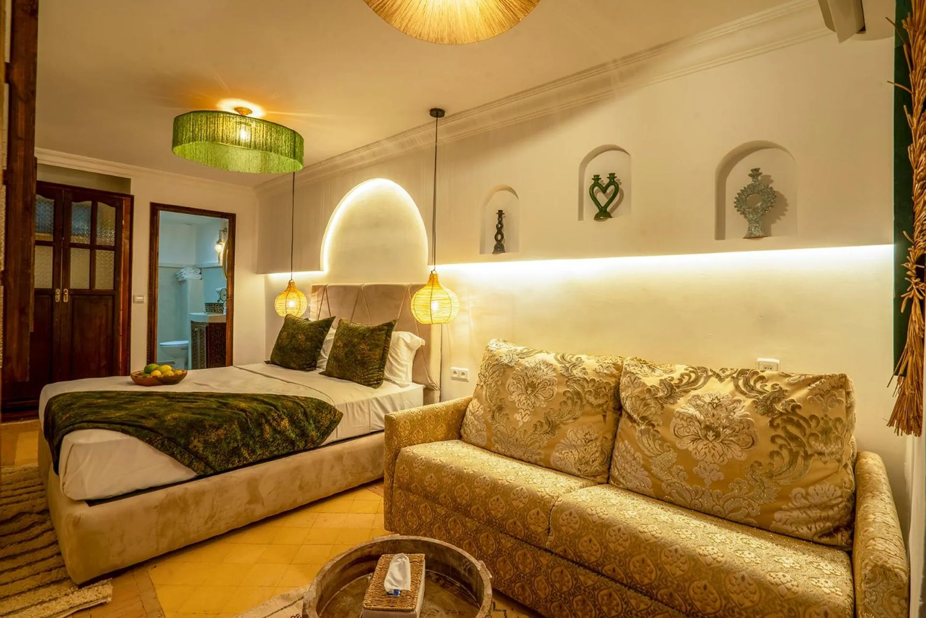 Photo of the whole room, Bed in Riad Yalla habibi
