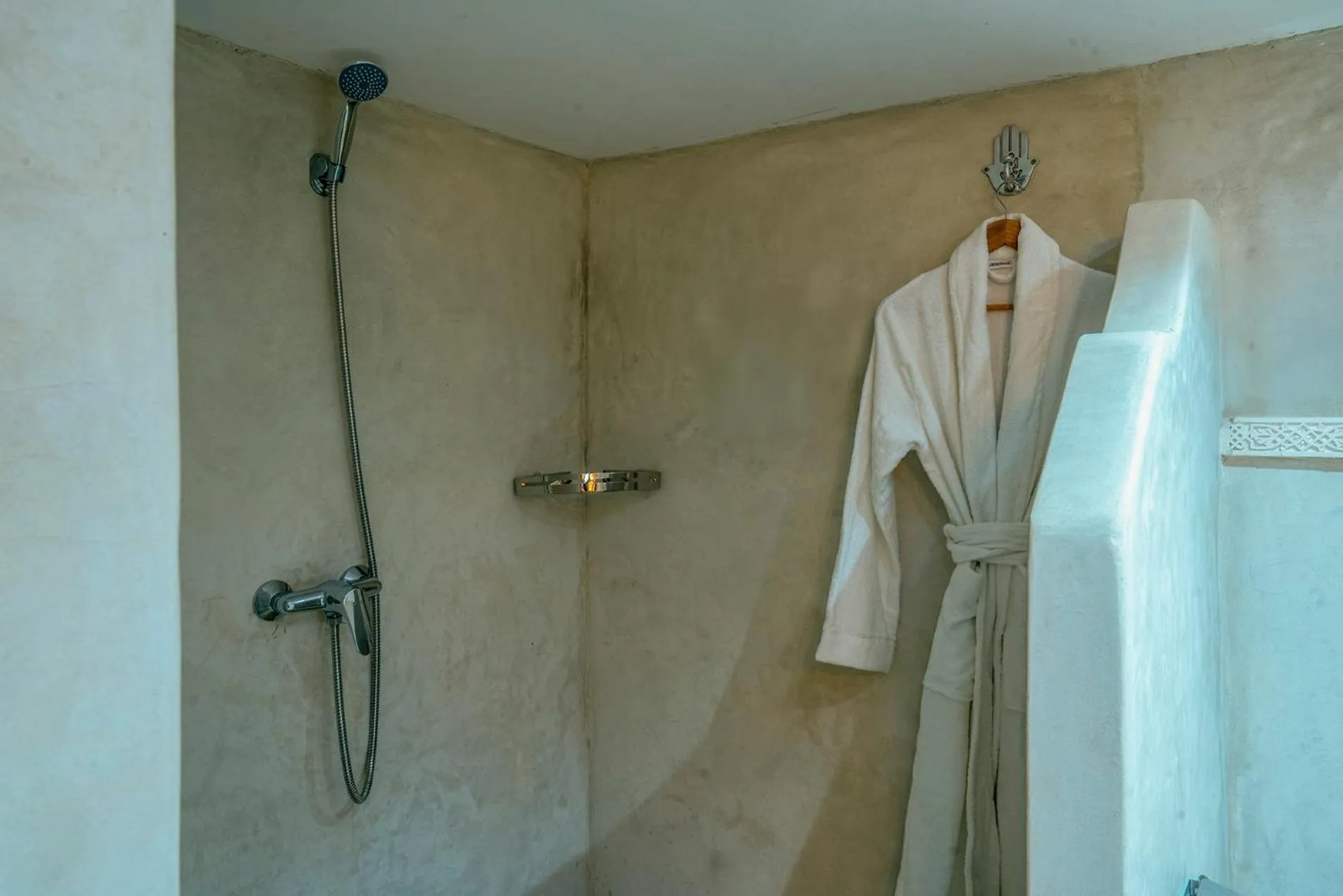 Shower in Riad Yalla habibi