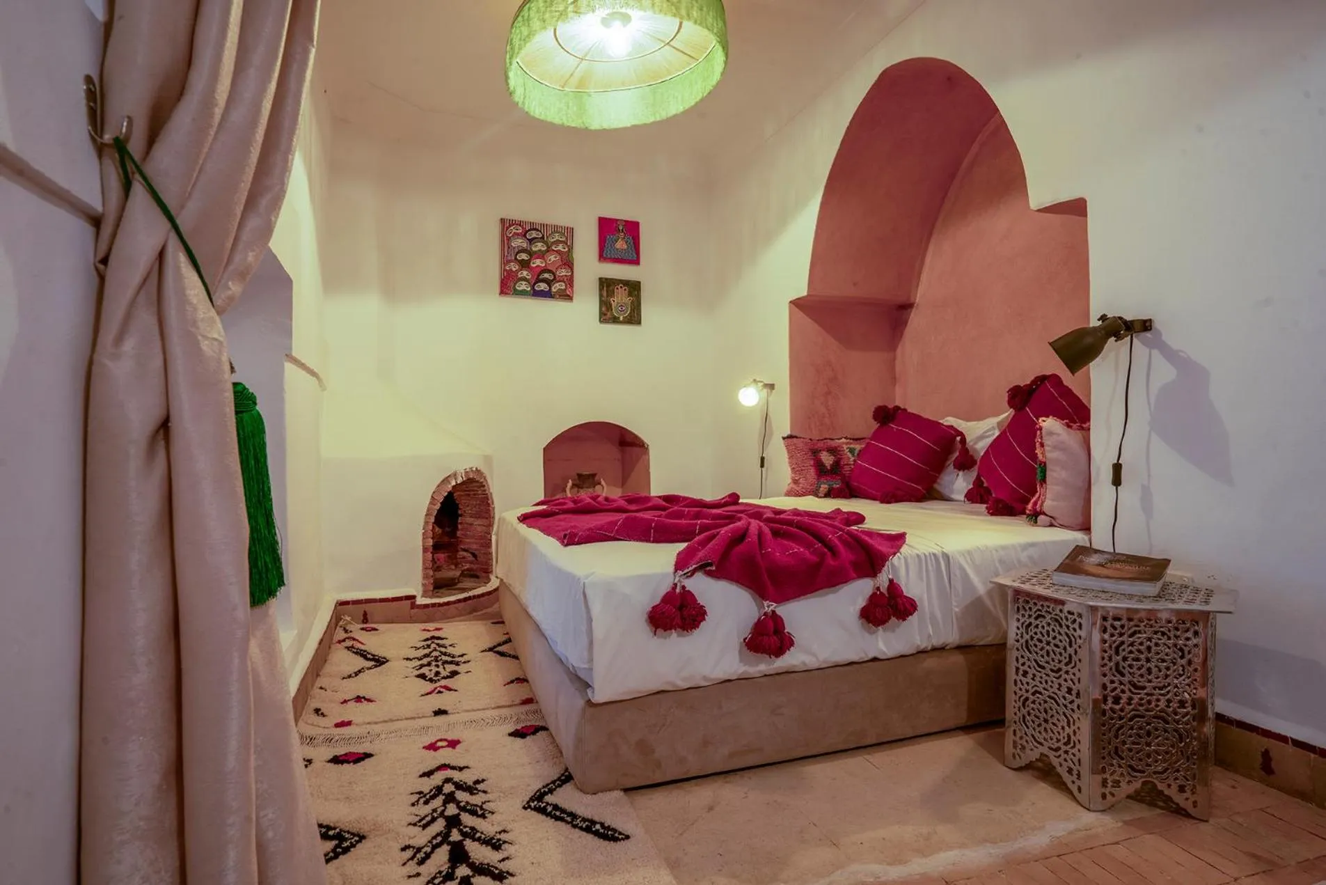 Photo of the whole room, Bed in Riad Yalla habibi