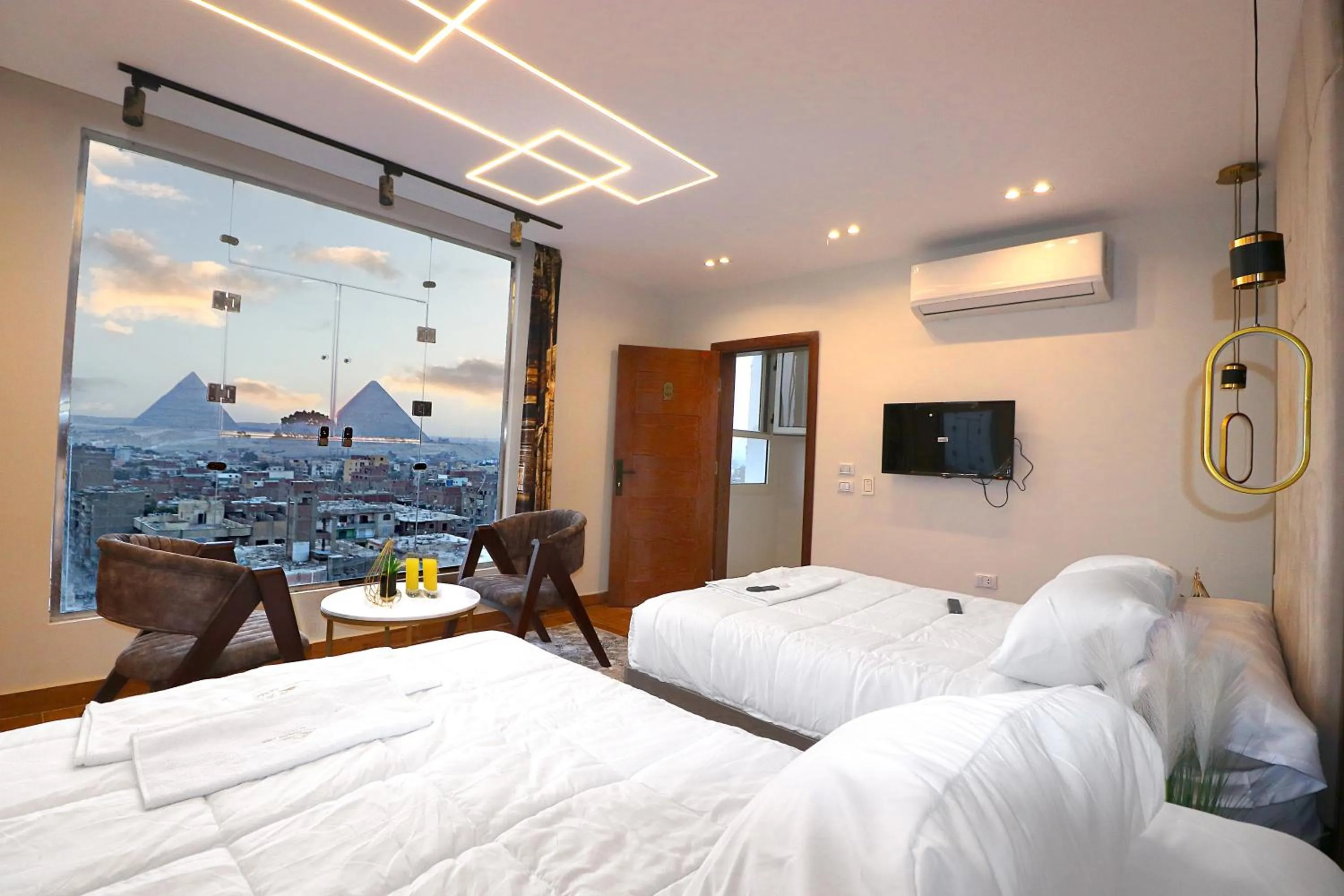 Photo of the whole room, Bed in Pyramids Skyline Hotel Cairo