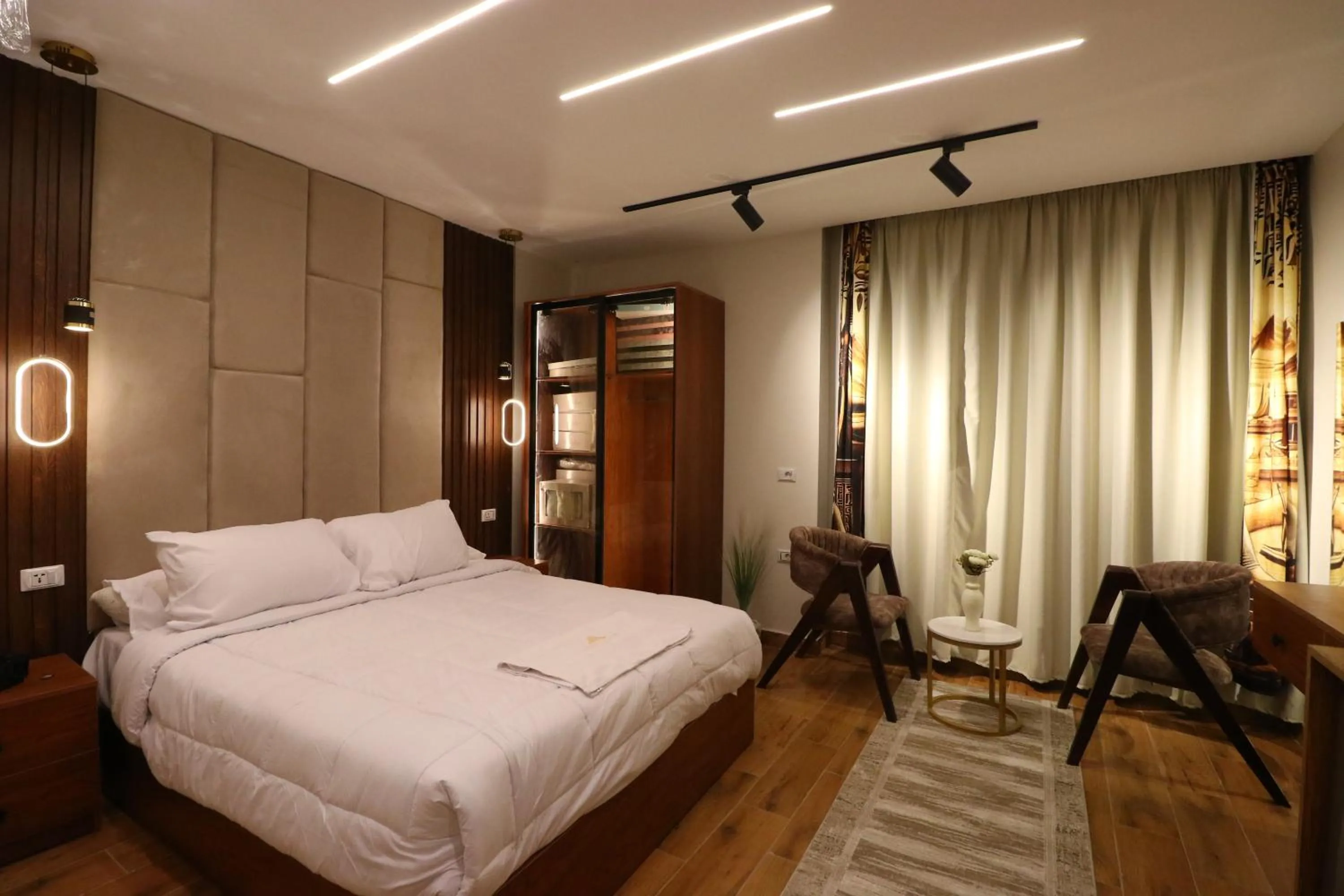 Photo of the whole room, Bed in Pyramids Skyline Hotel Cairo