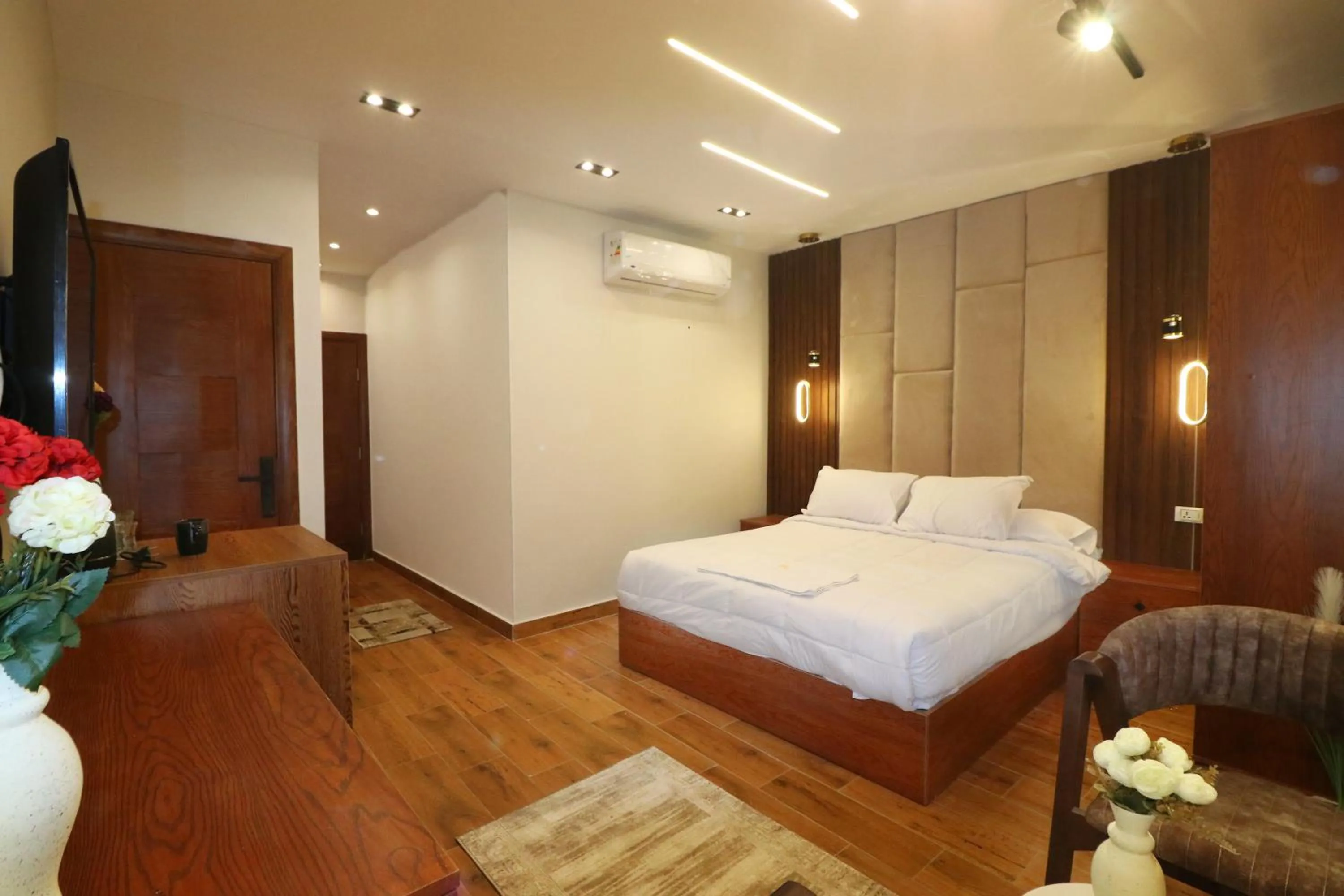 Bed in Pyramids Skyline Hotel Cairo