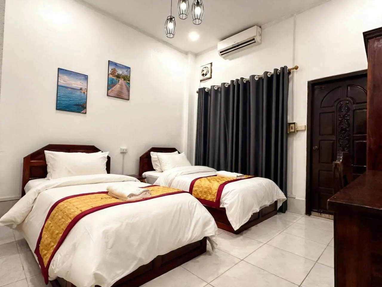 Bedroom, Bed in A P S Hotel