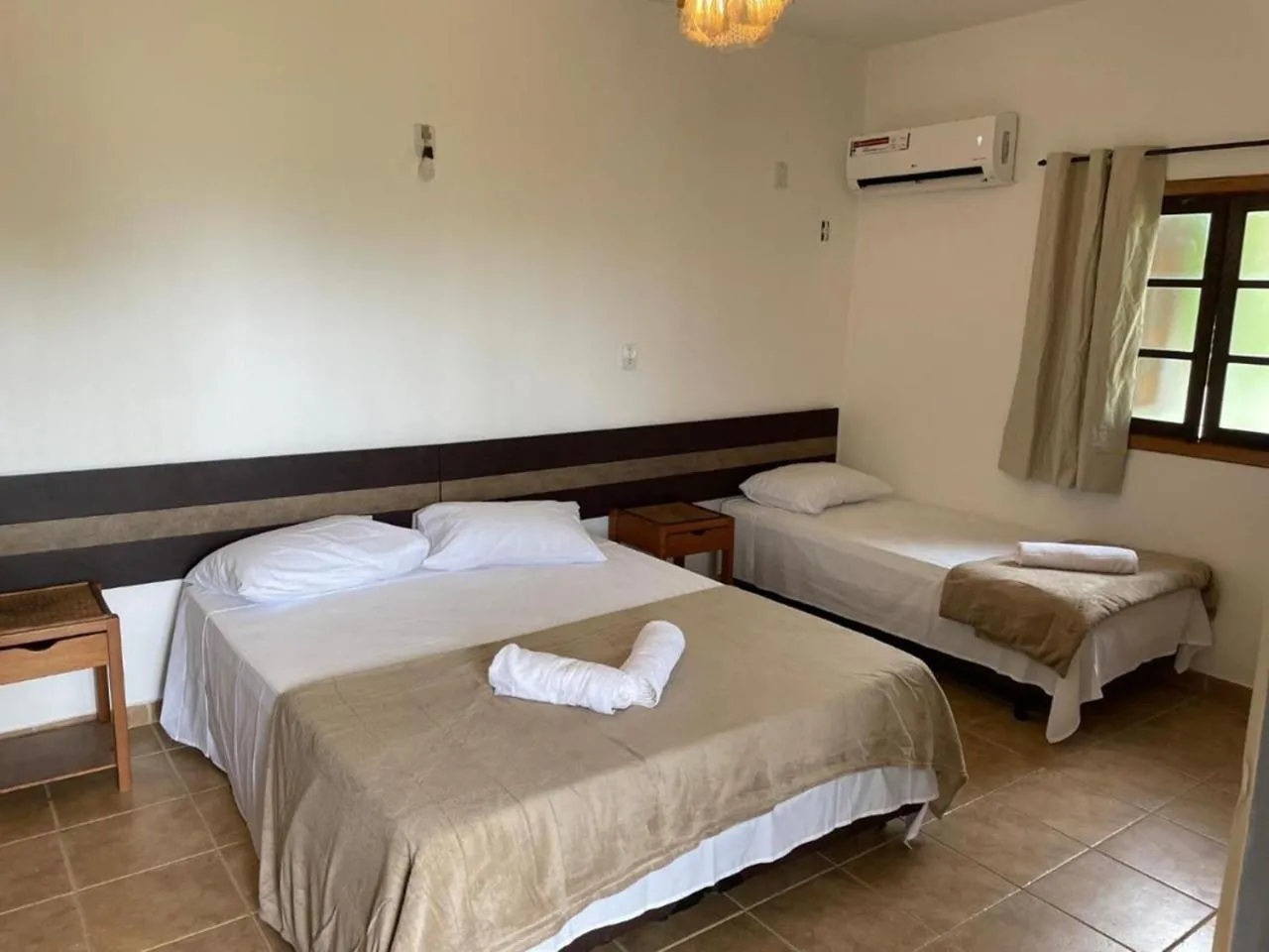Photo of the whole room, Bed in Pousada Canto de Itamambuca