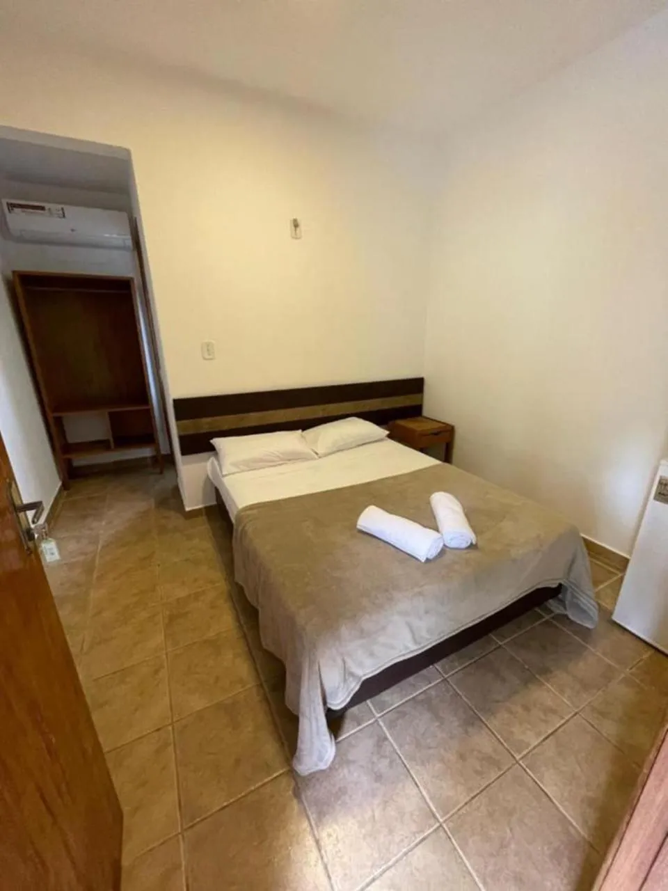 Photo of the whole room, Bed in Pousada Canto de Itamambuca
