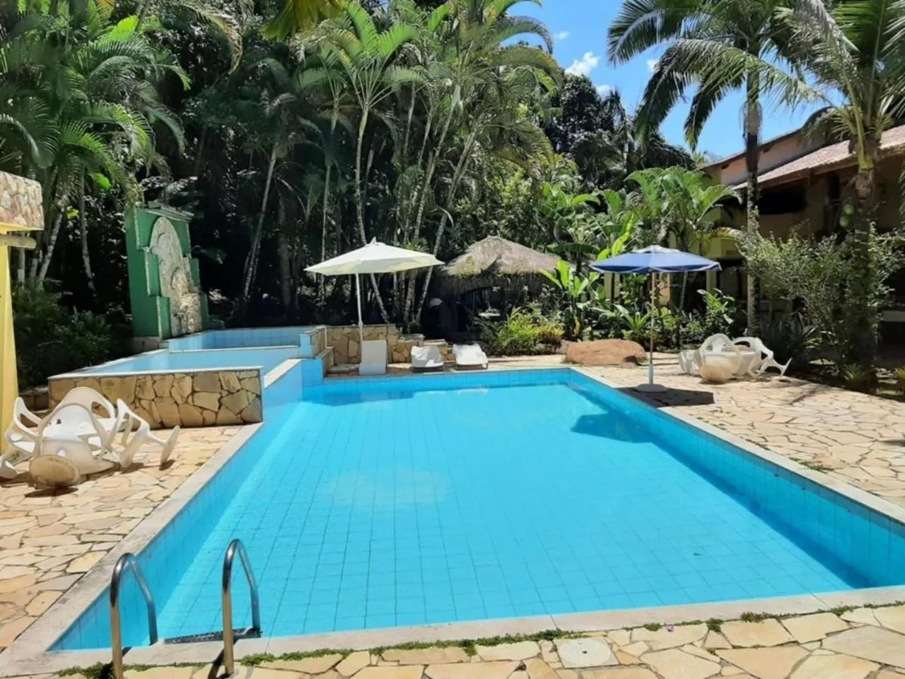 Swimming pool in Pousada Canto de Itamambuca