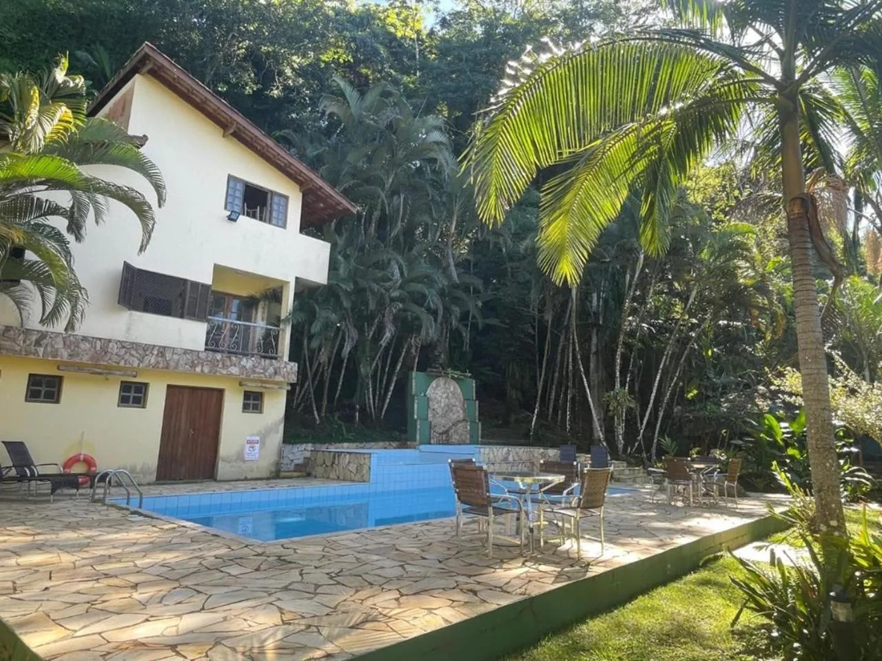 Swimming pool in Pousada Canto de Itamambuca