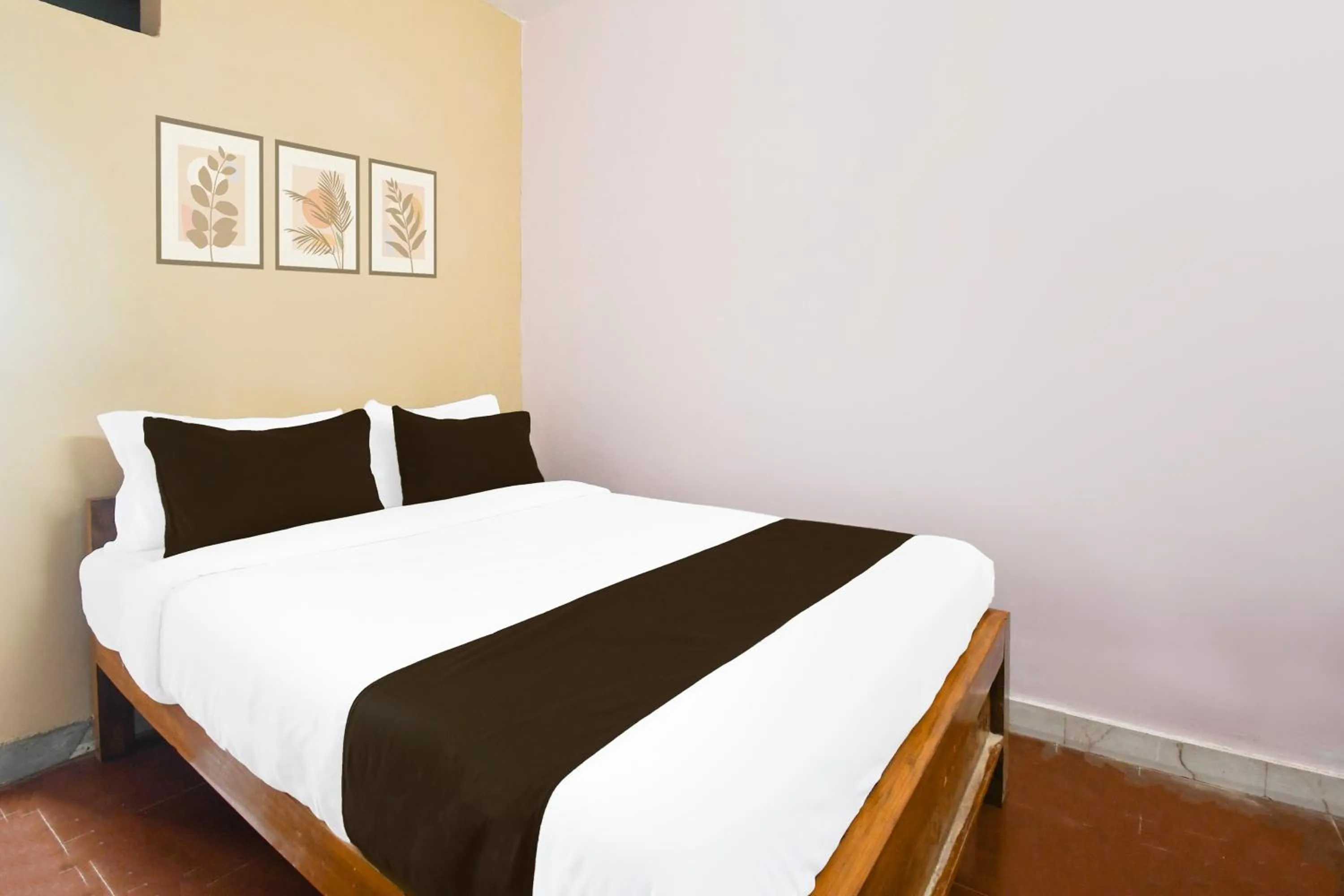 Bedroom, Bed in Hotel O Khushi Guest House