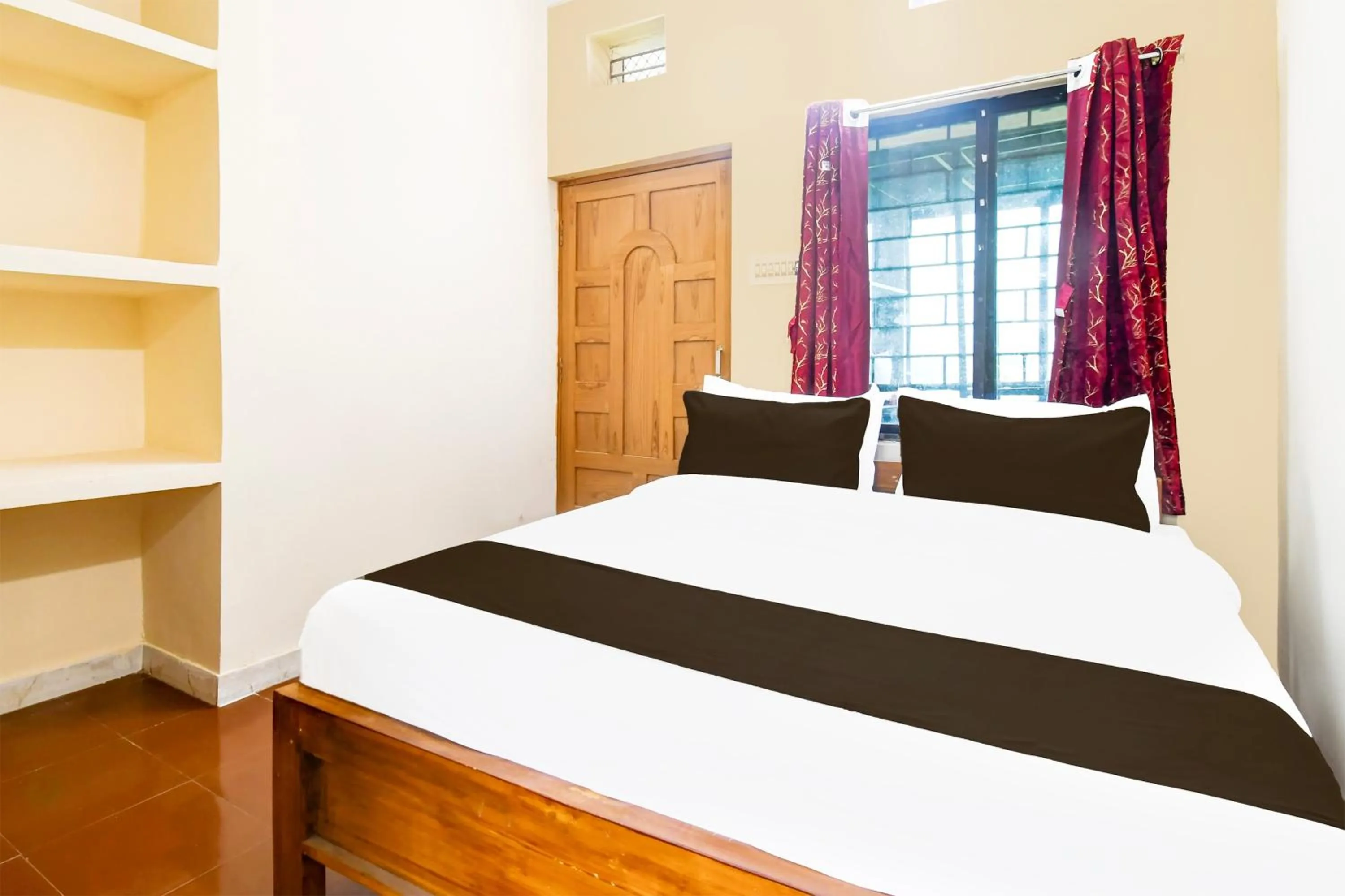 Bedroom, Bed in Hotel O Khushi Guest House