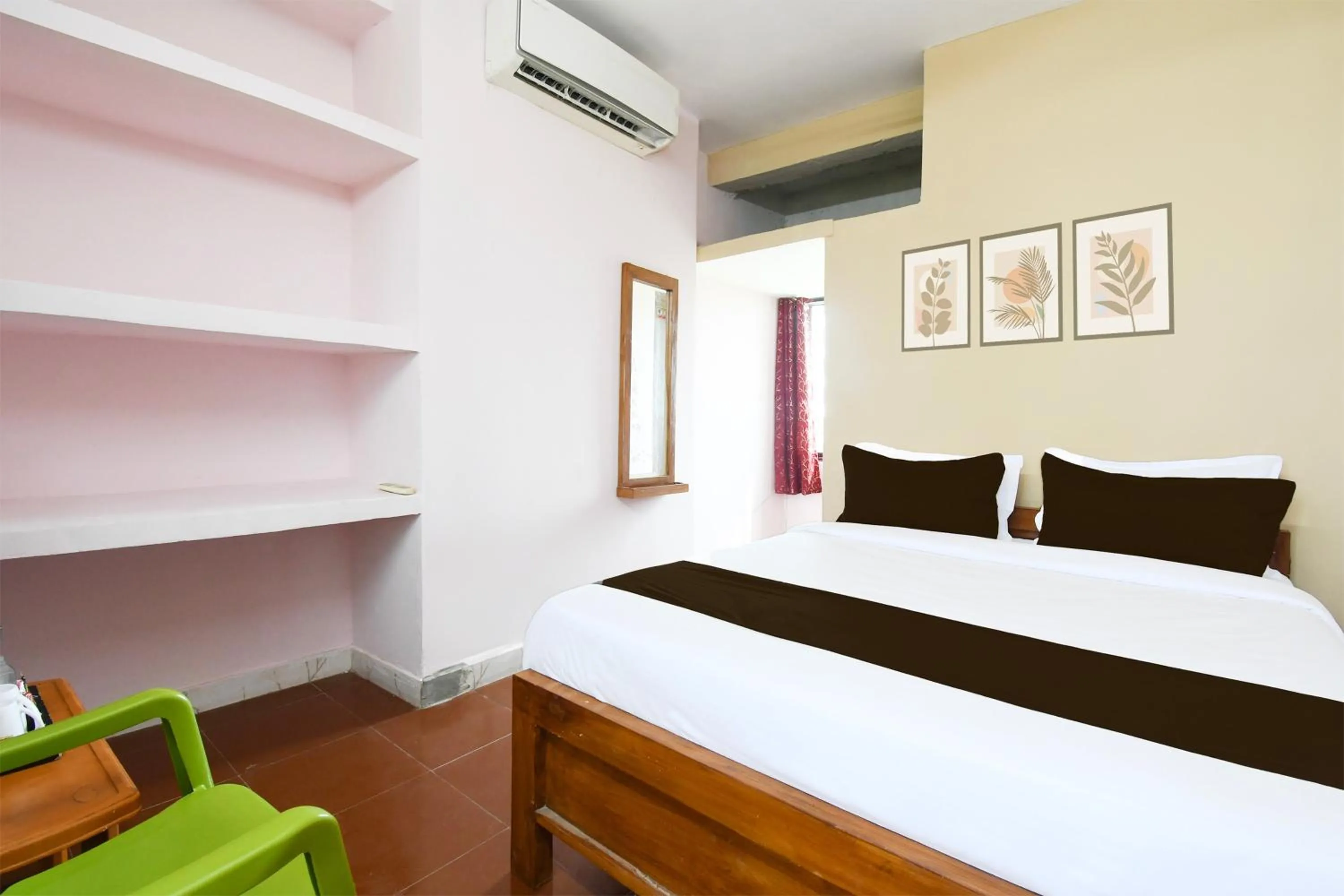 Bedroom, Bed in Hotel O Khushi Guest House