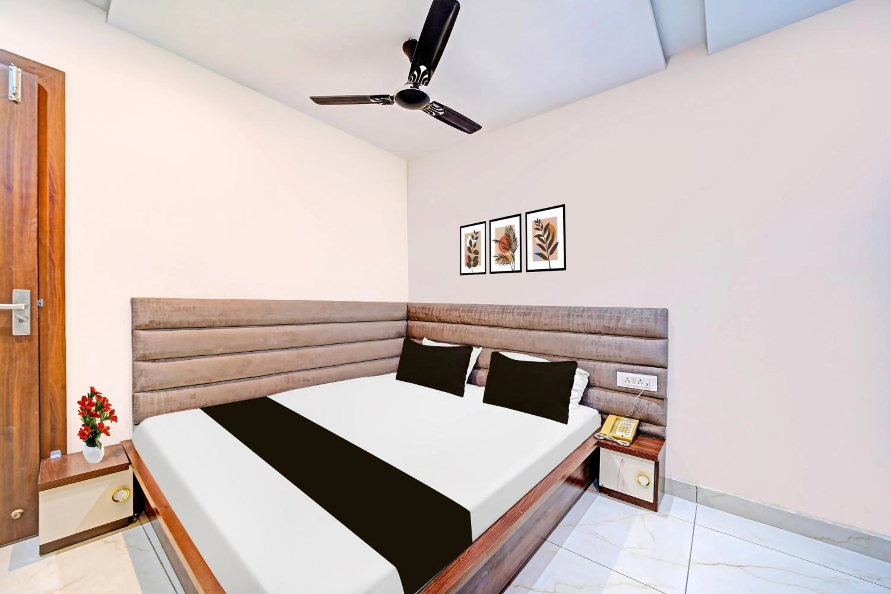 Bedroom, Bed in Townhouse LIG Main Road Indore