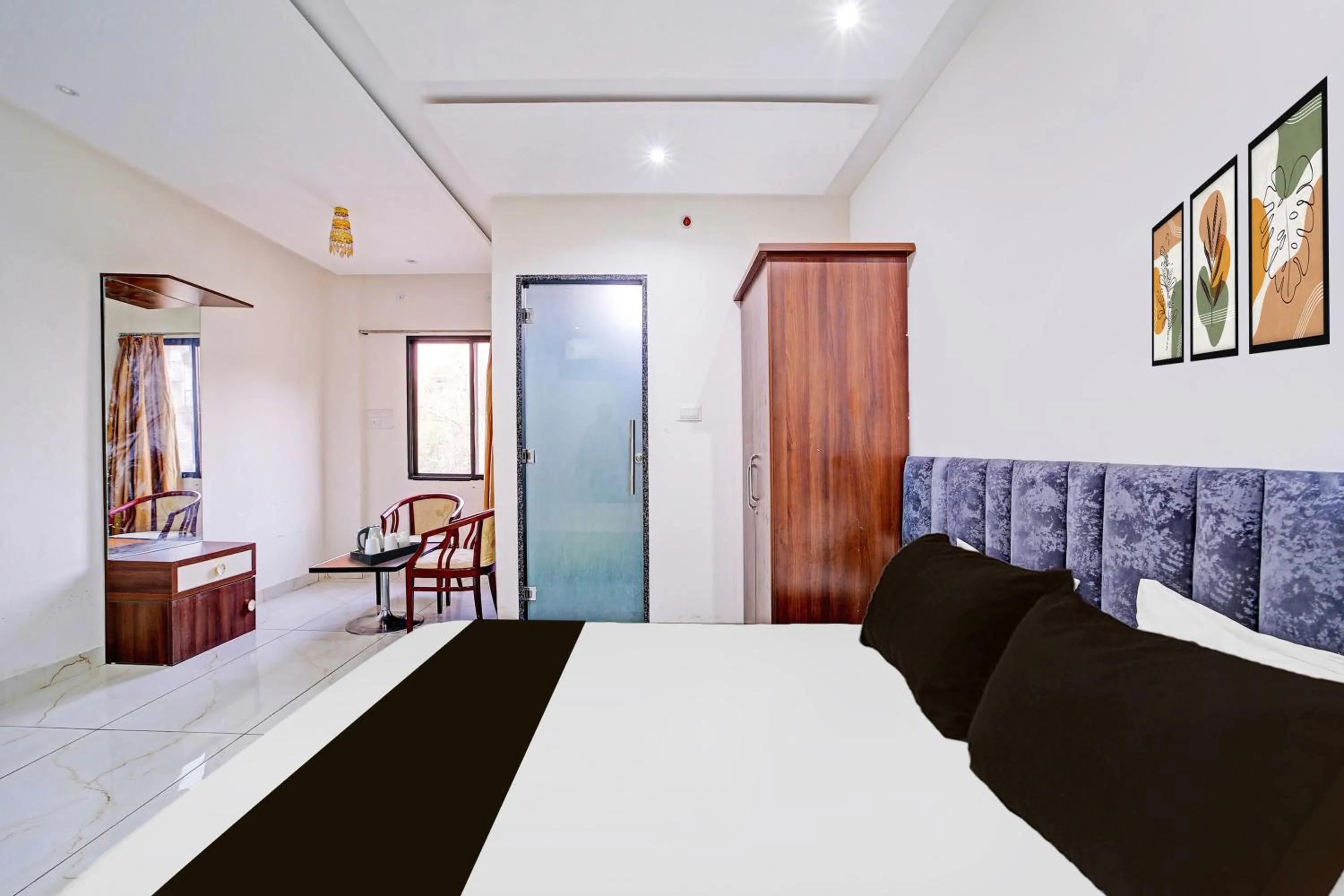 Bedroom, Bed in Townhouse LIG Main Road Indore
