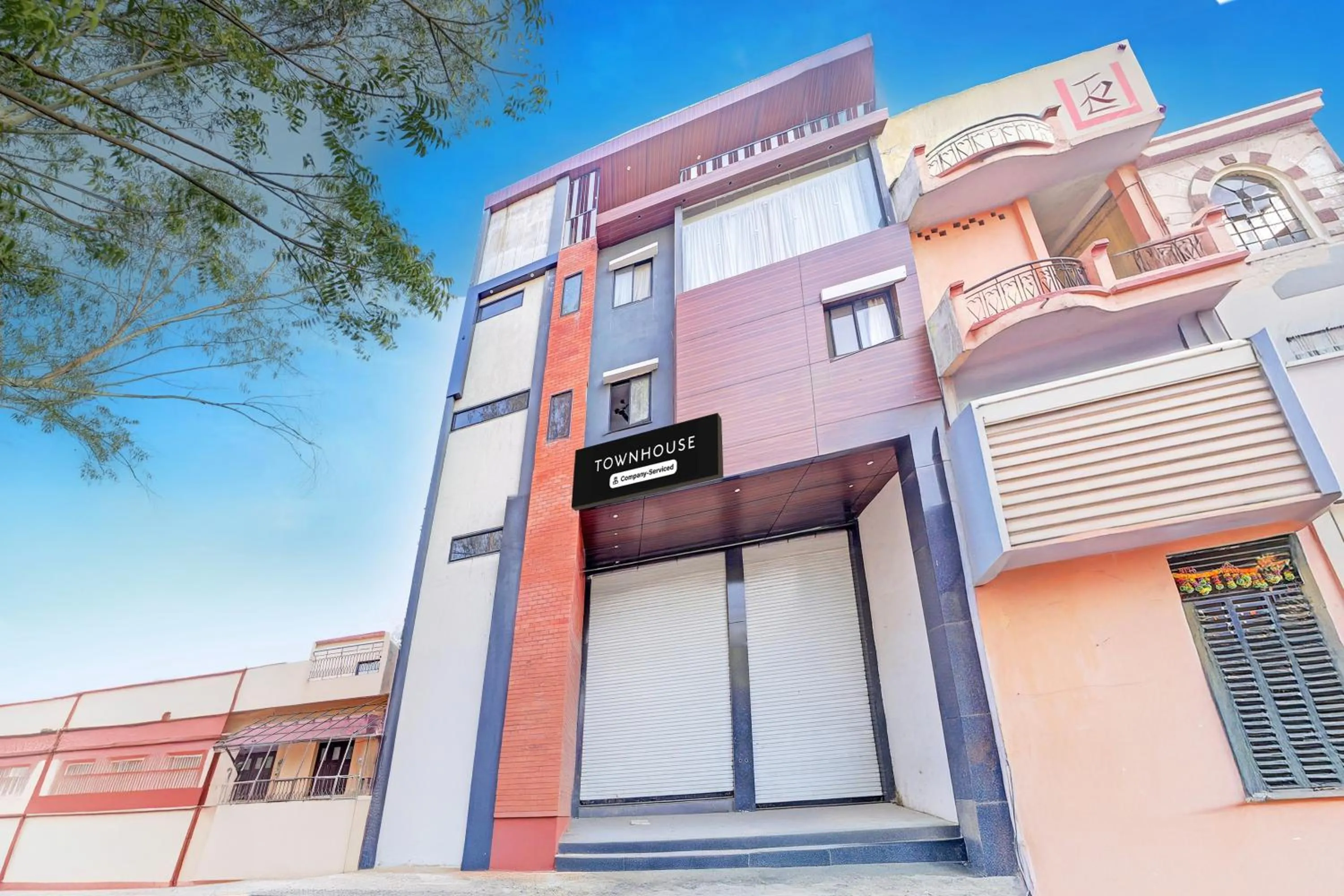 Facade/entrance in Townhouse LIG Main Road Indore