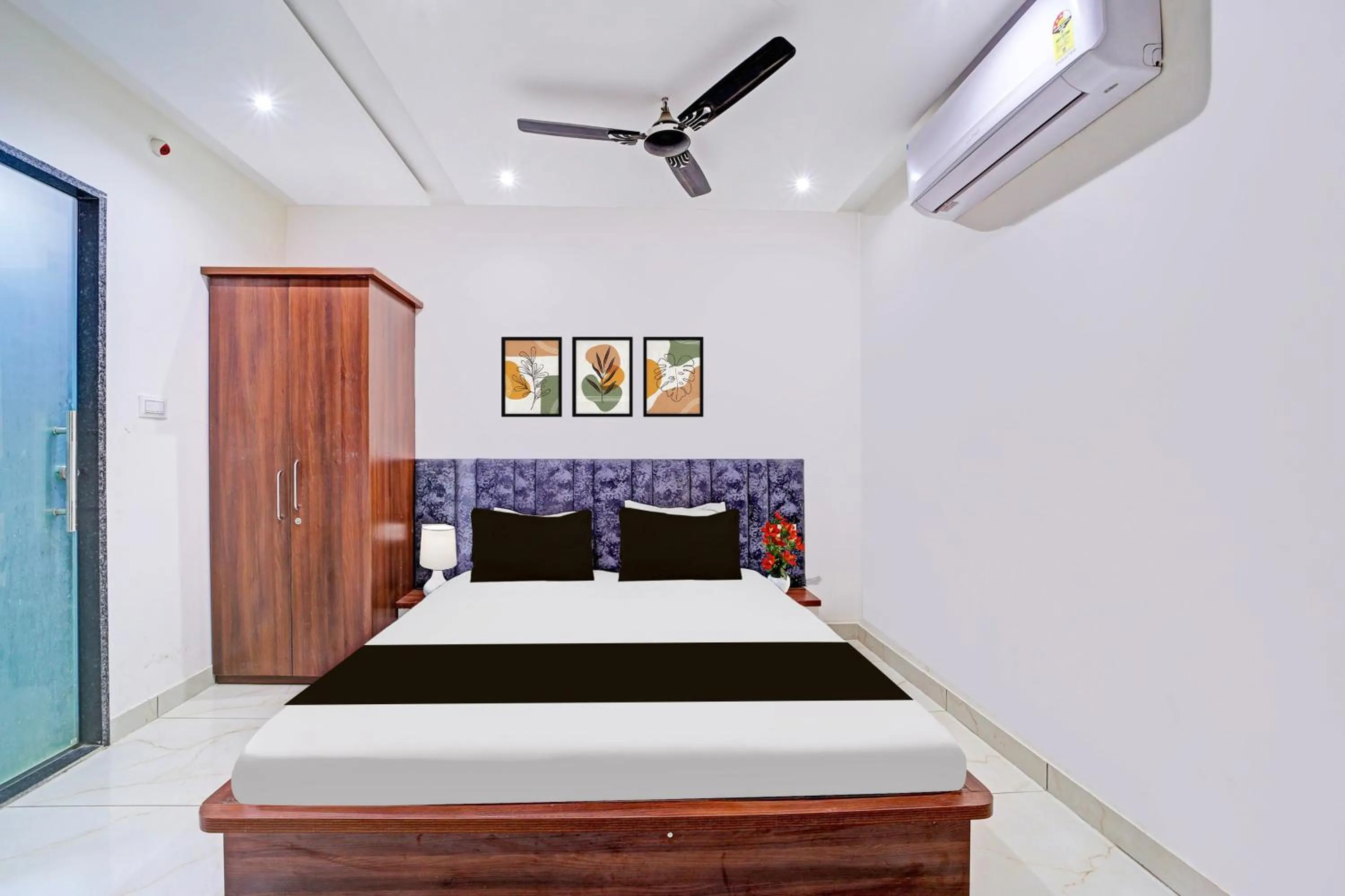 Bedroom, Bed in Townhouse LIG Main Road Indore