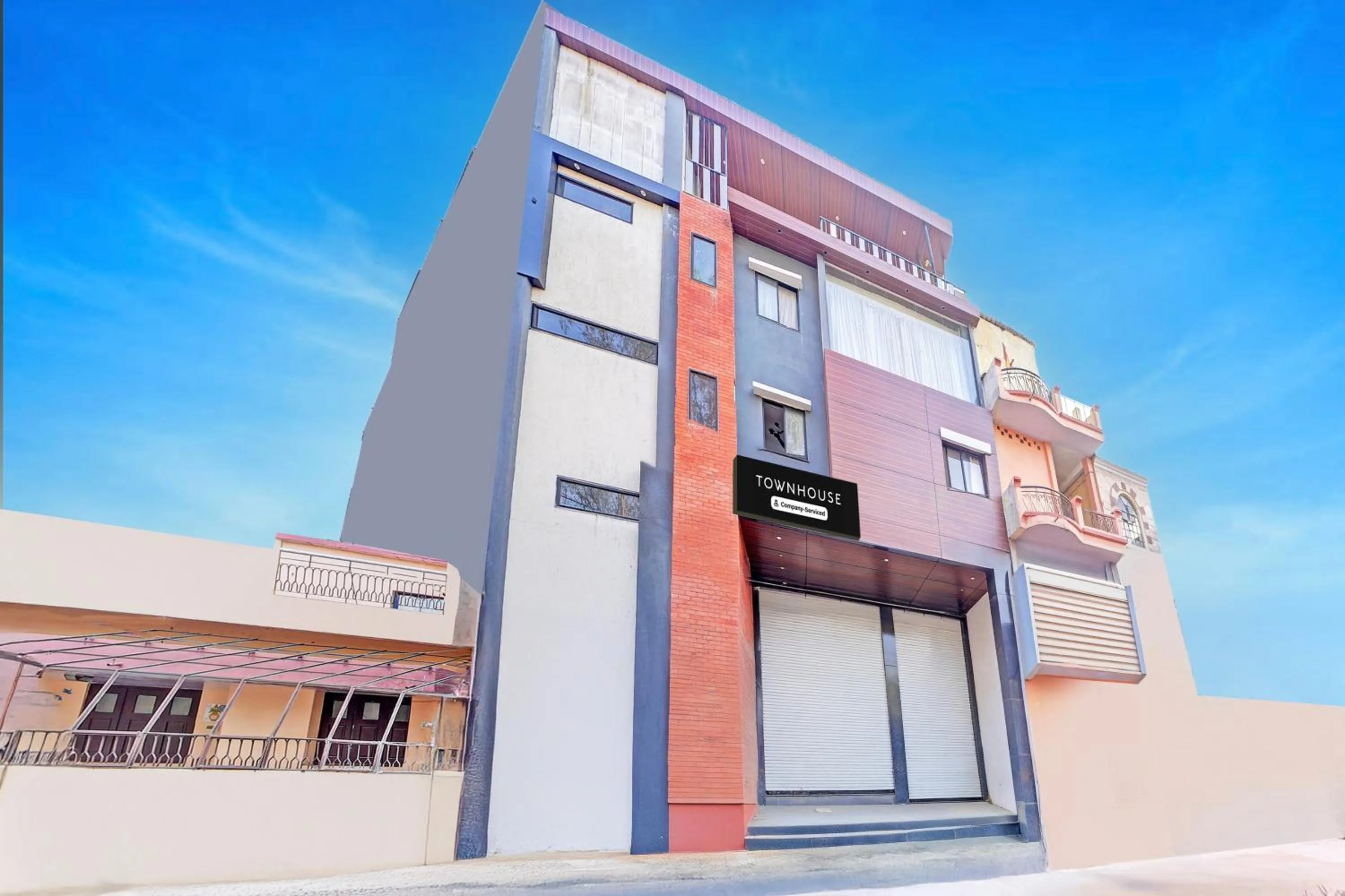 Facade/entrance in Townhouse LIG Main Road Indore