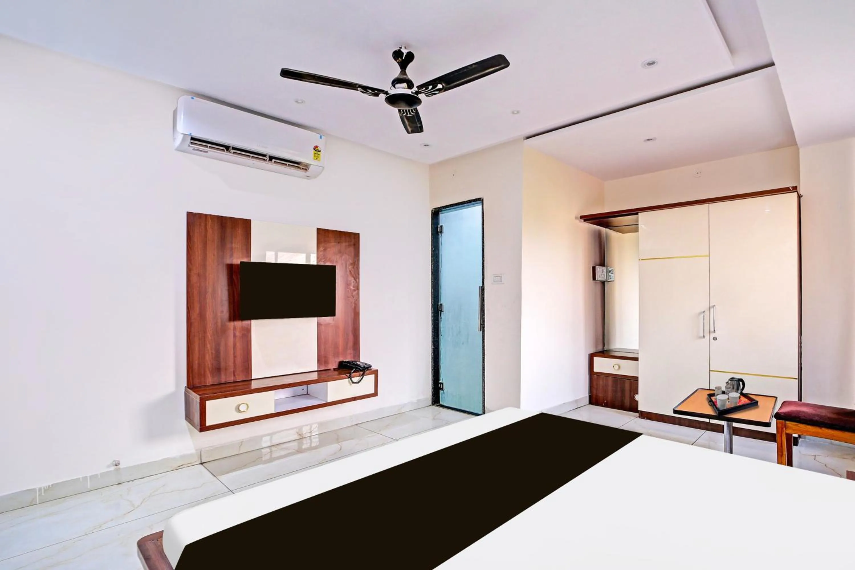 Bedroom, Bed in Townhouse LIG Main Road Indore