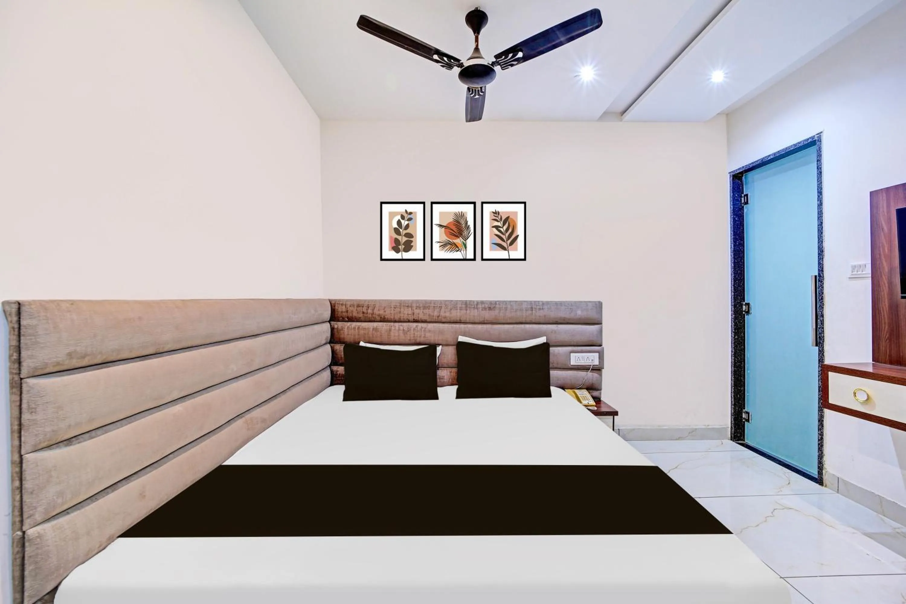 Bedroom, Bed in Townhouse LIG Main Road Indore